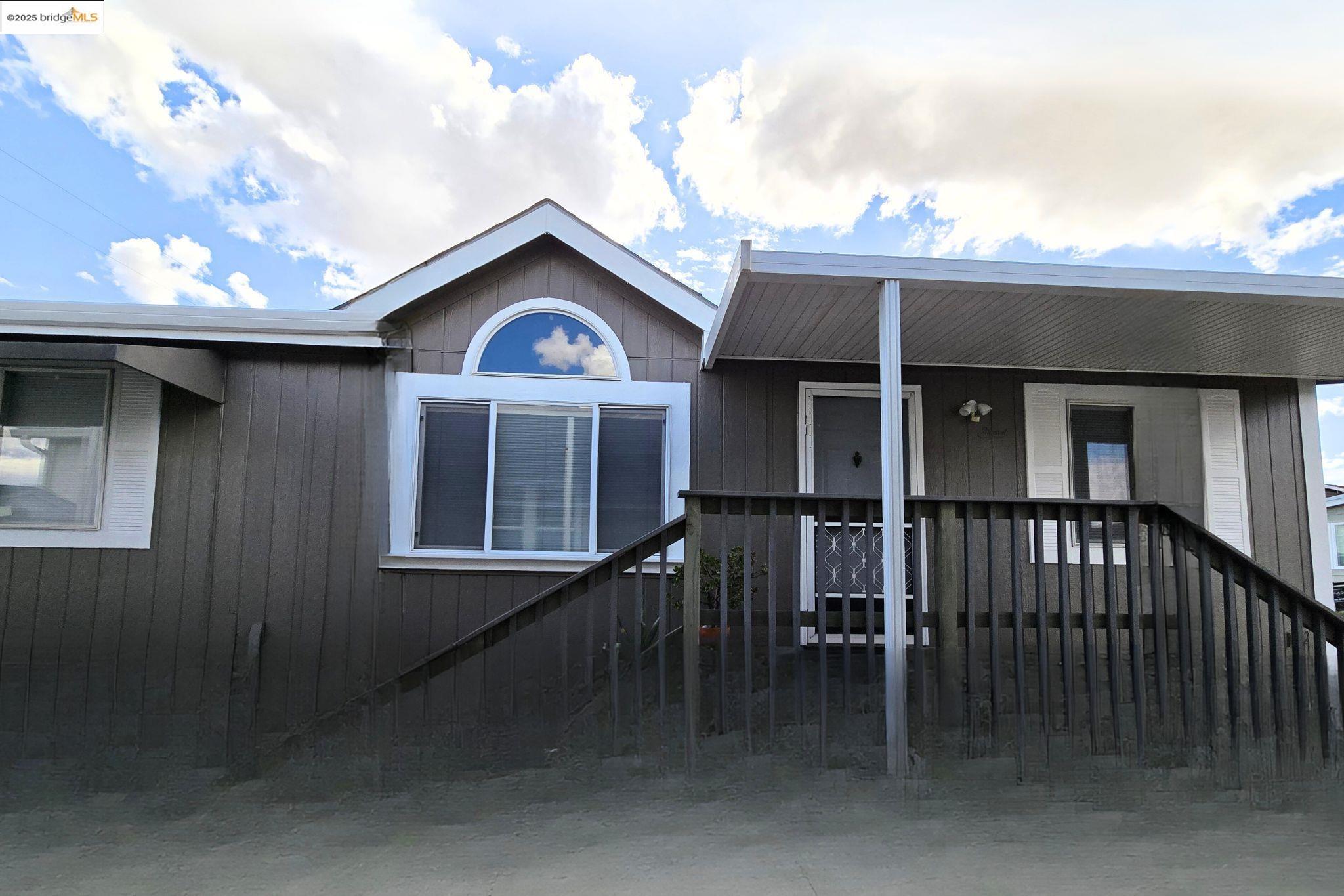 114 Zartop St
