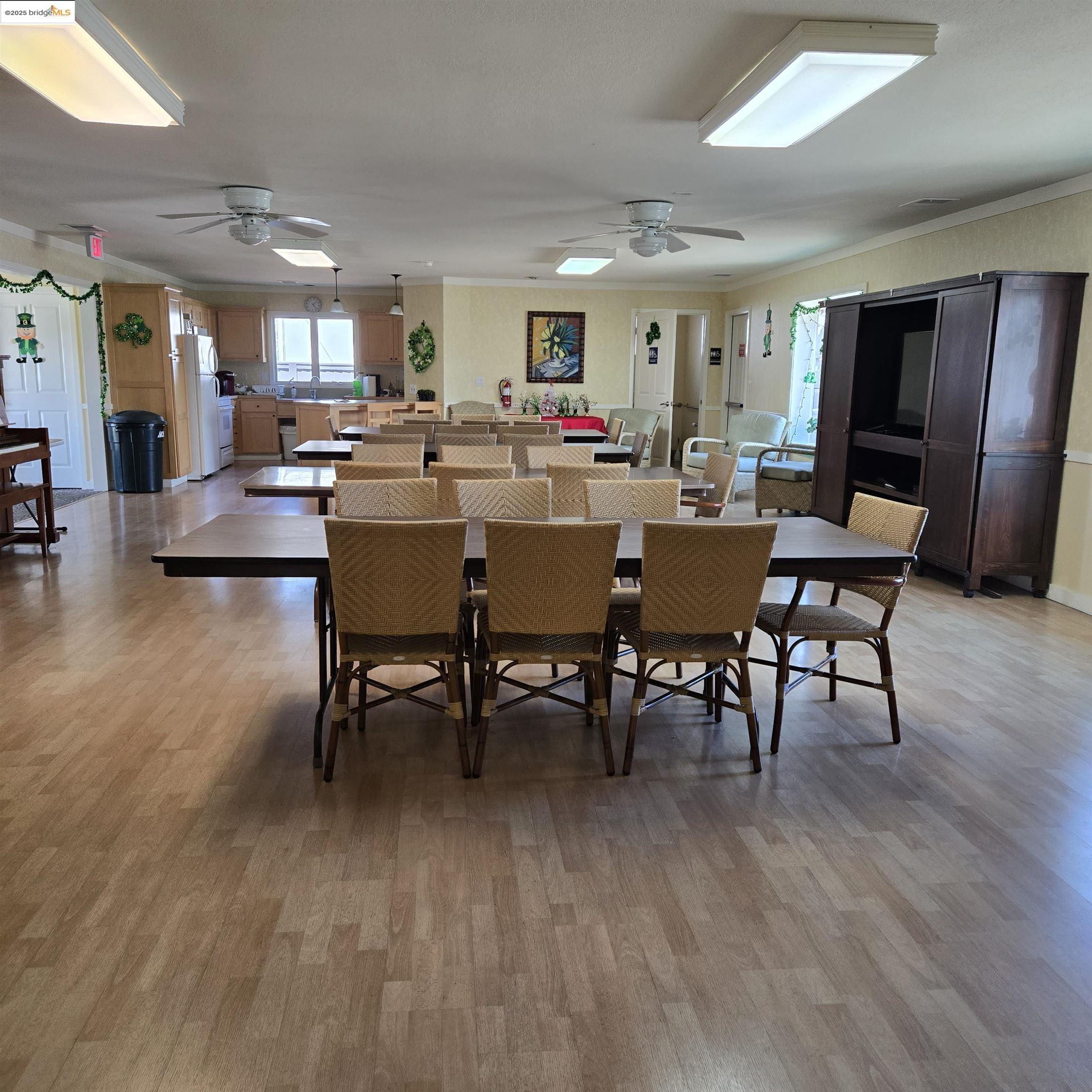 114 Zartop St