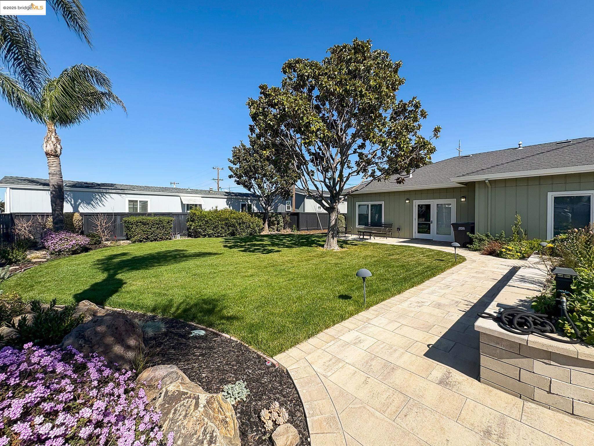 114 Zartop St