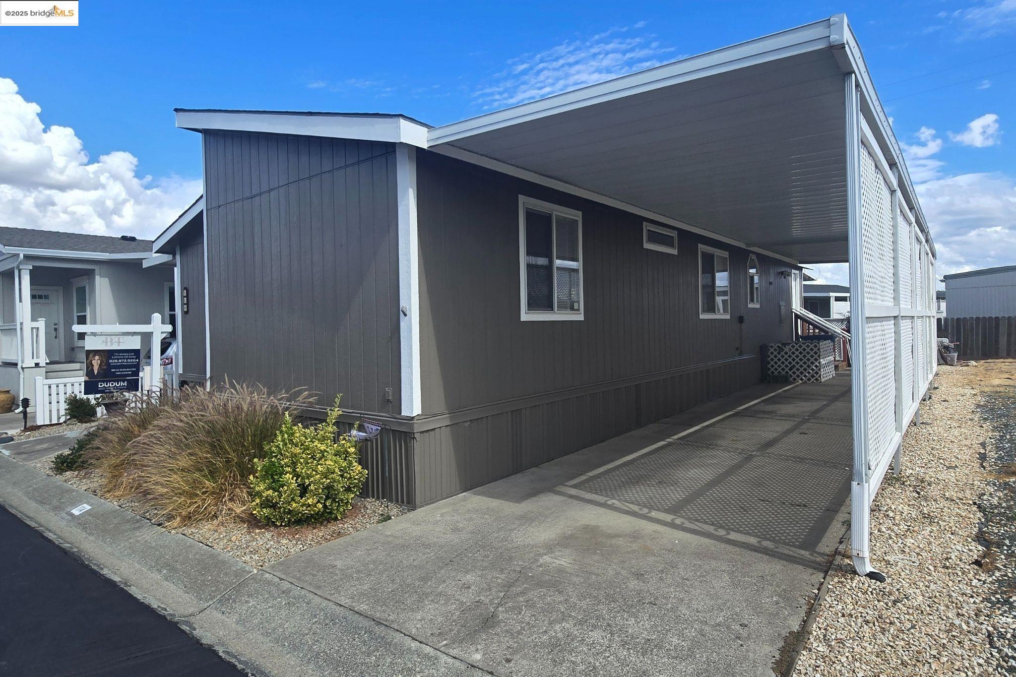 114 Zartop St