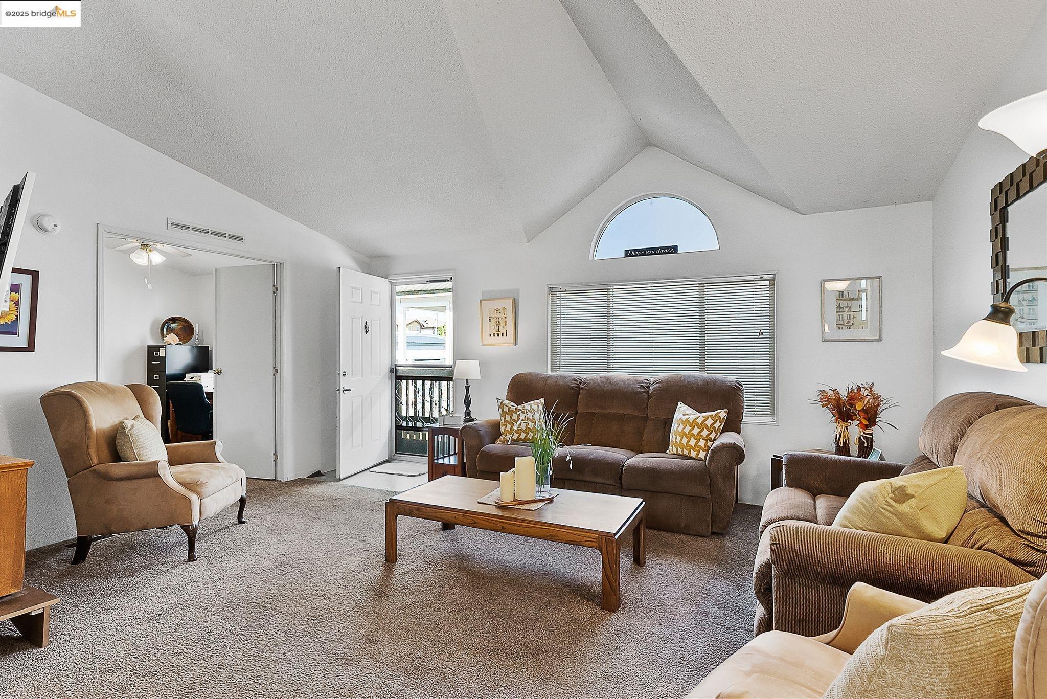 114 Zartop St