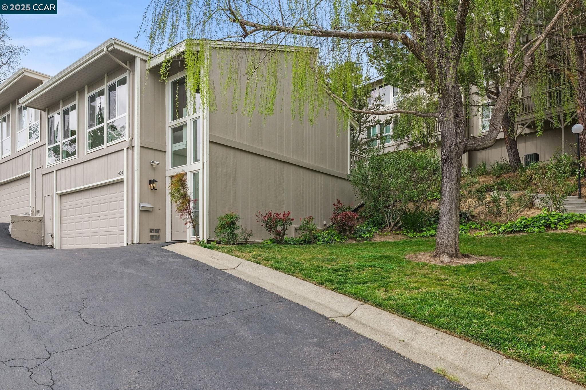 430 Ridgeview Dr