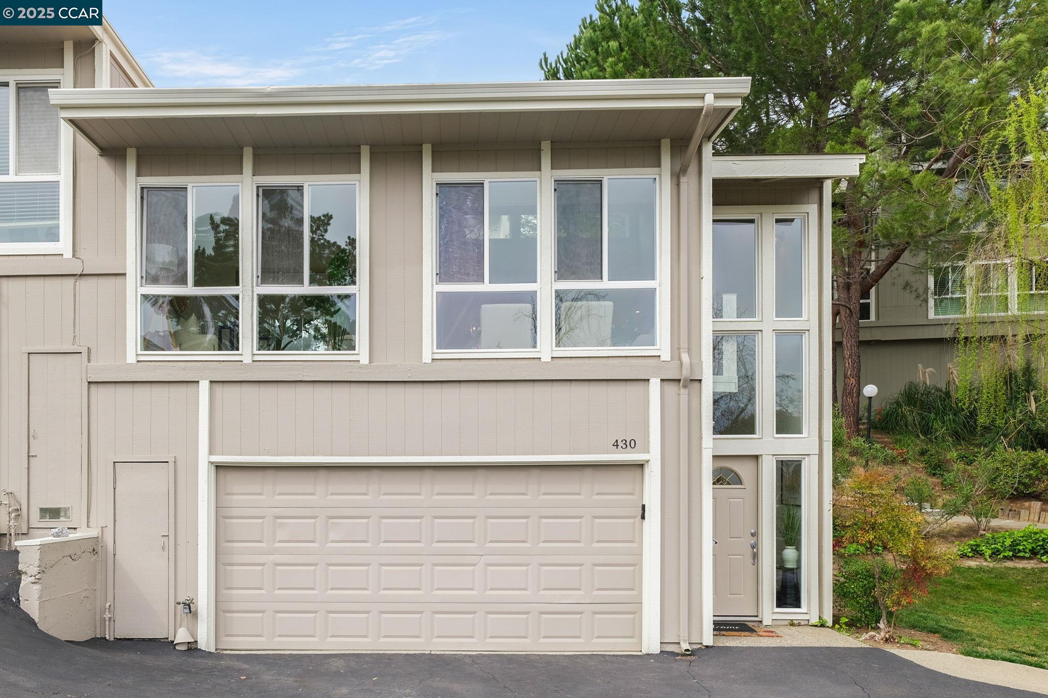 430 Ridgeview Dr