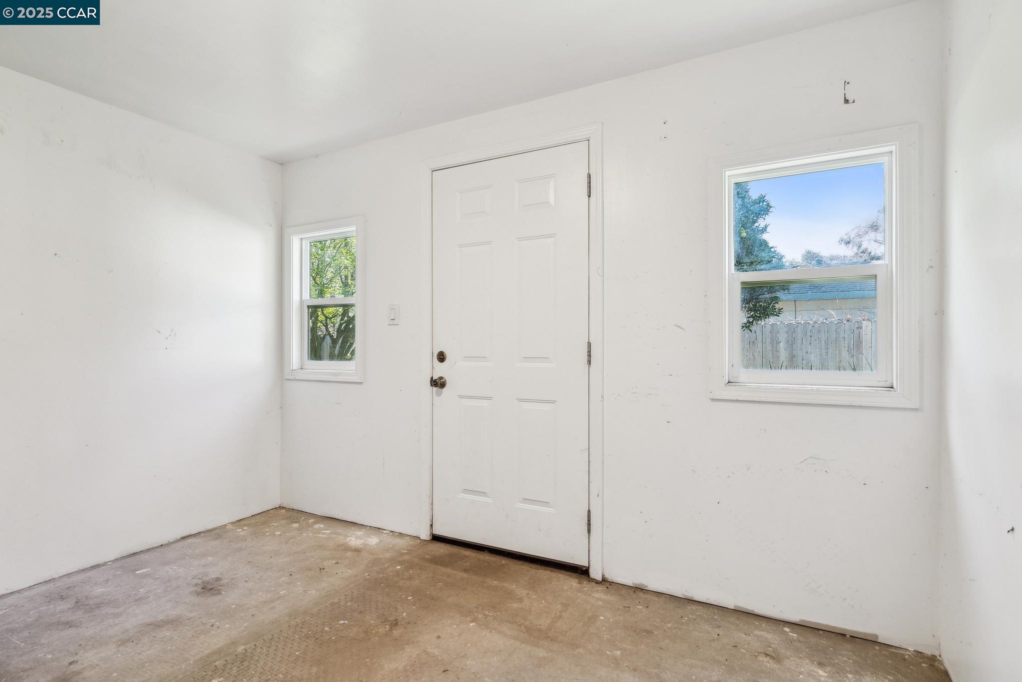1372 Russell Way