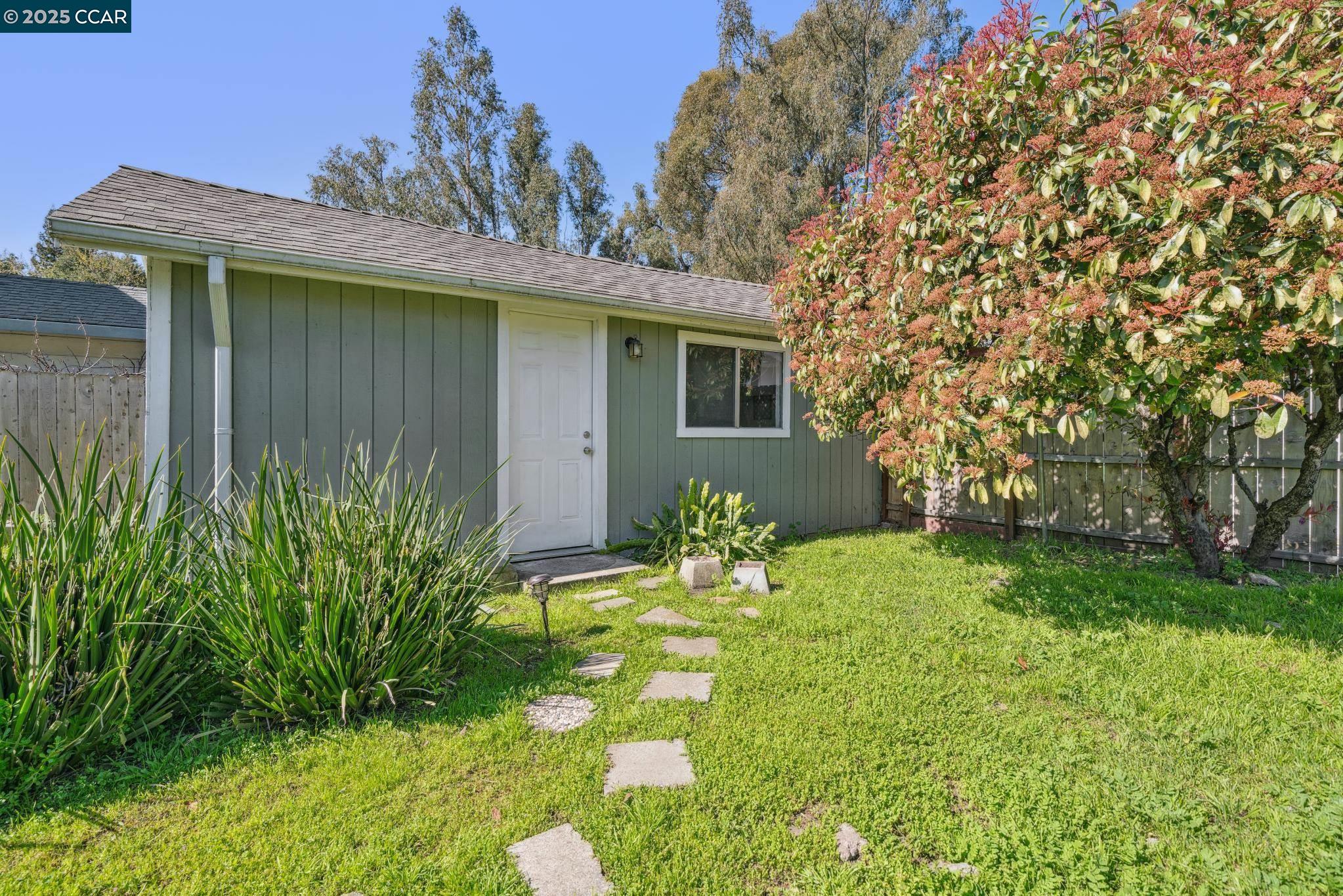 1372 Russell Way