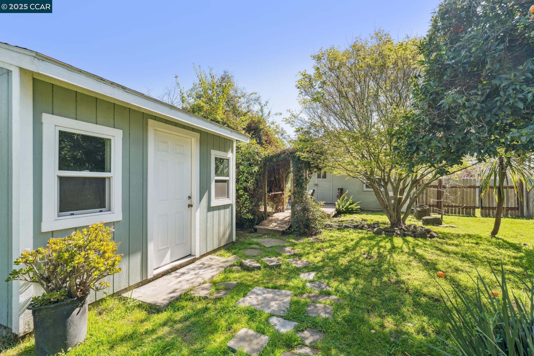 1372 Russell Way