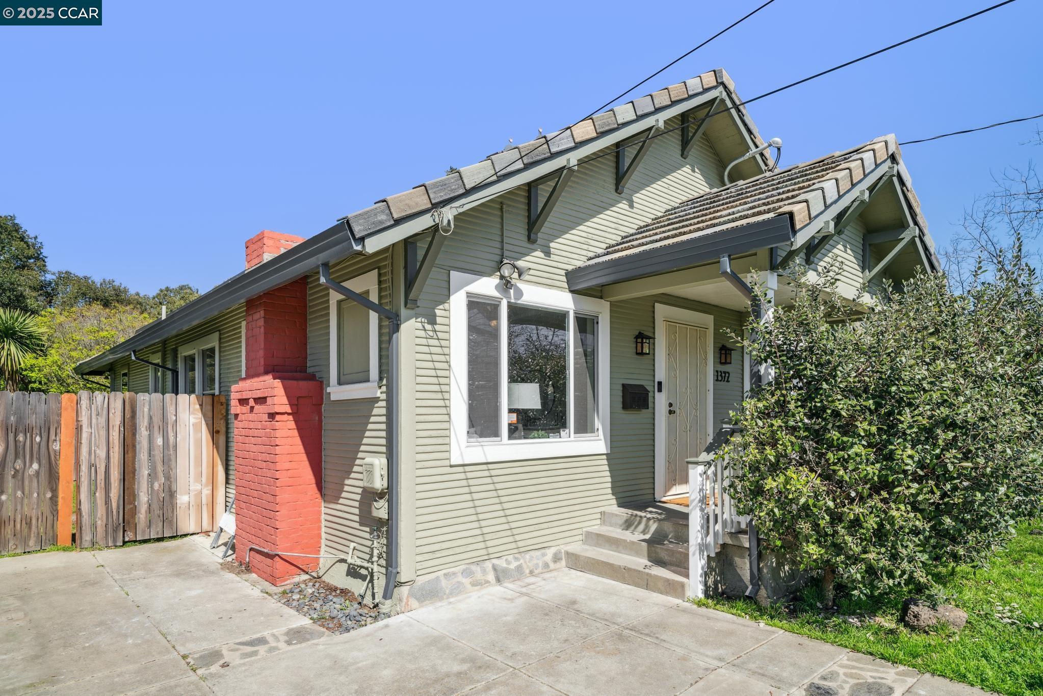 1372 Russell Way
