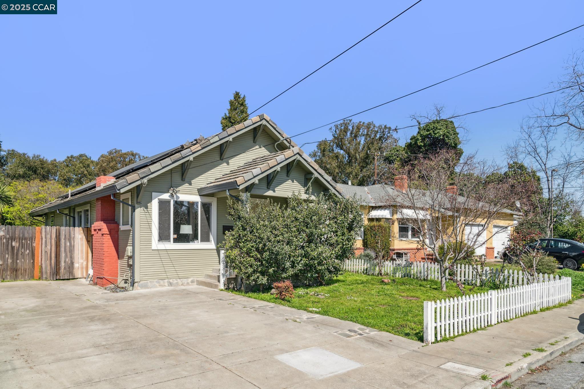 1372 Russell Way