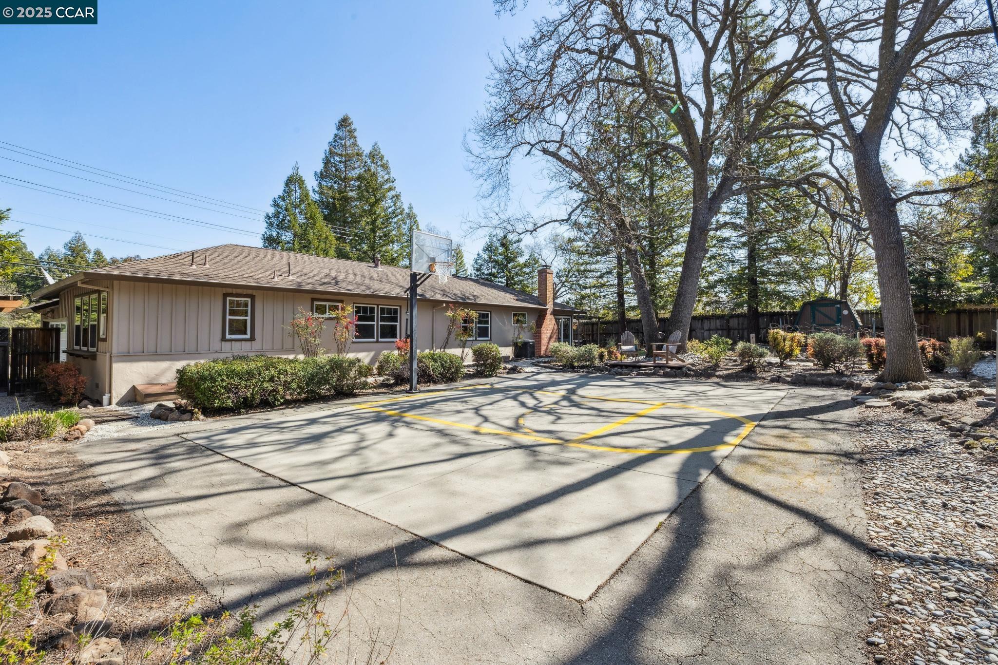 2041 Blackwood Dr