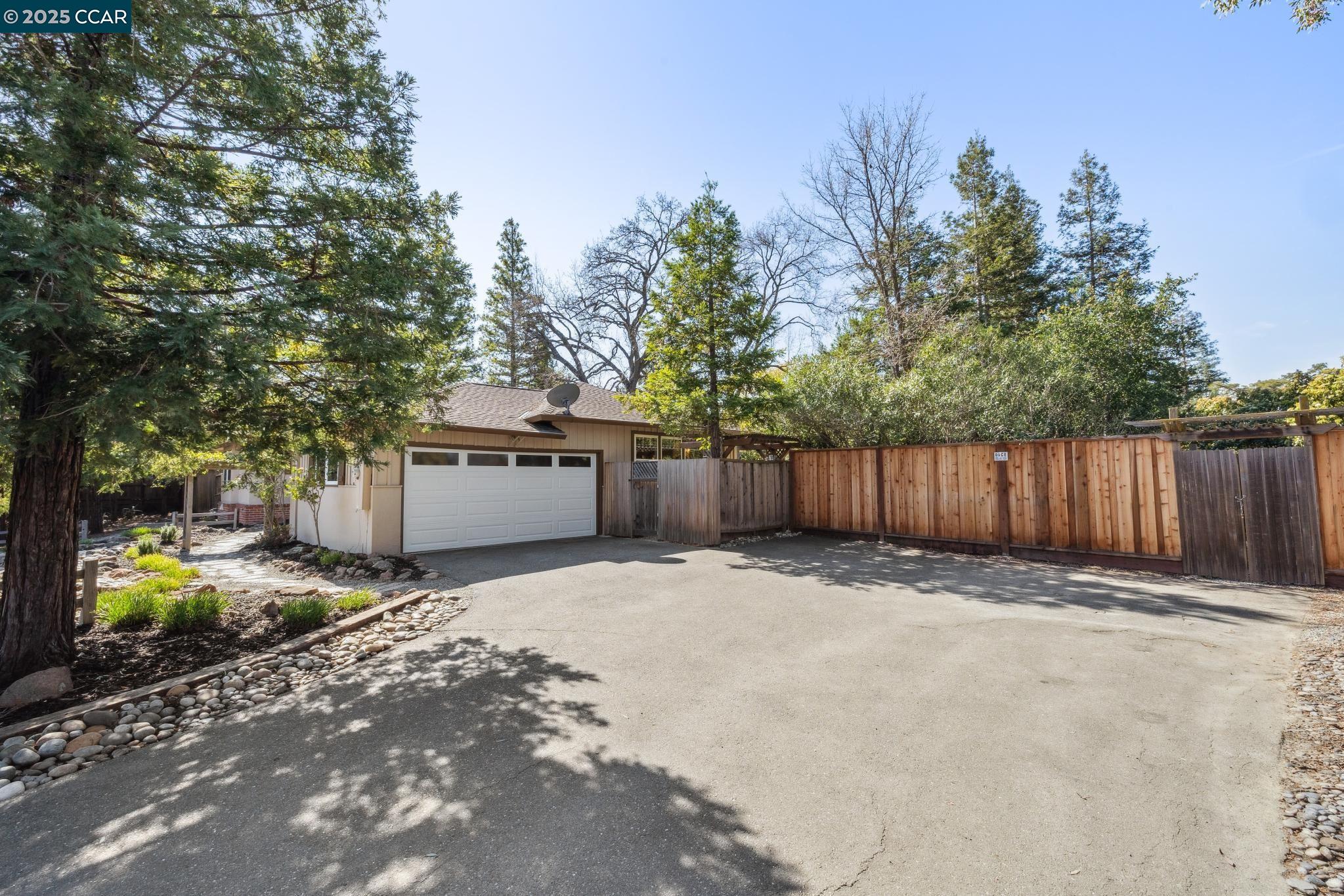 2041 Blackwood Dr