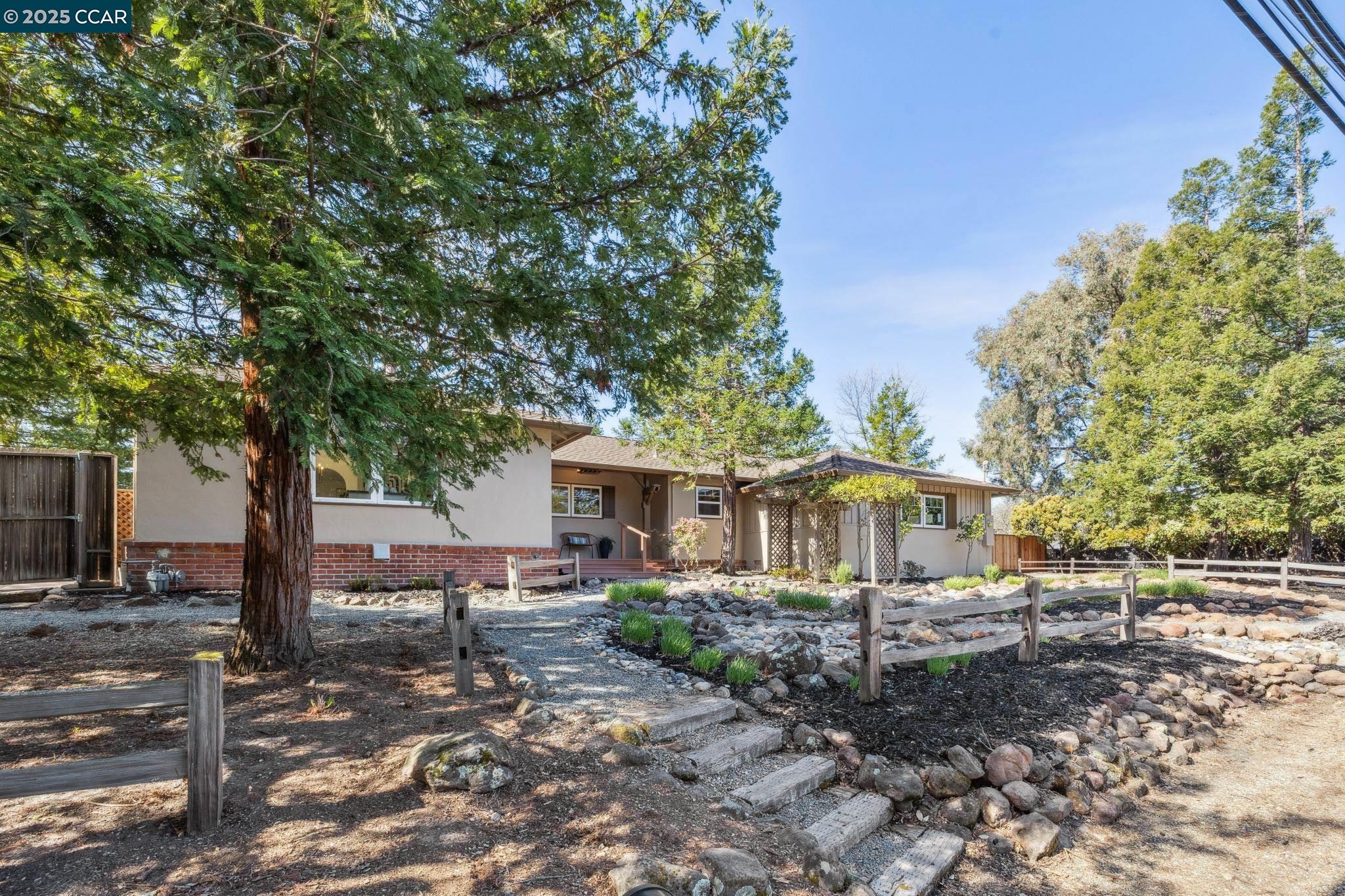 2041 Blackwood Dr