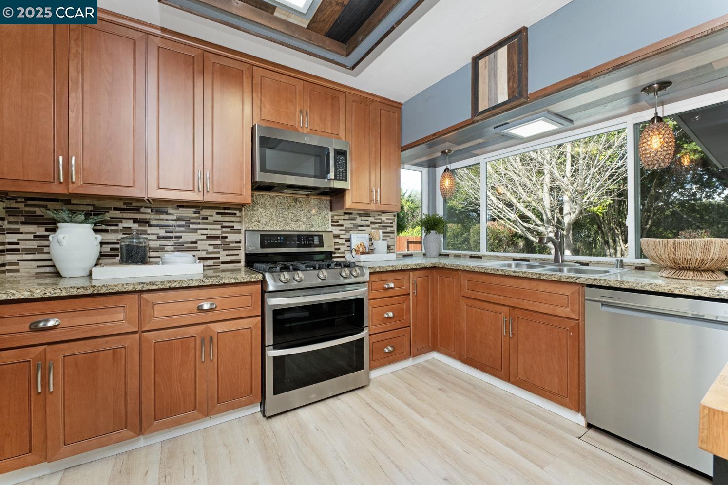 111 Edgehill Ct