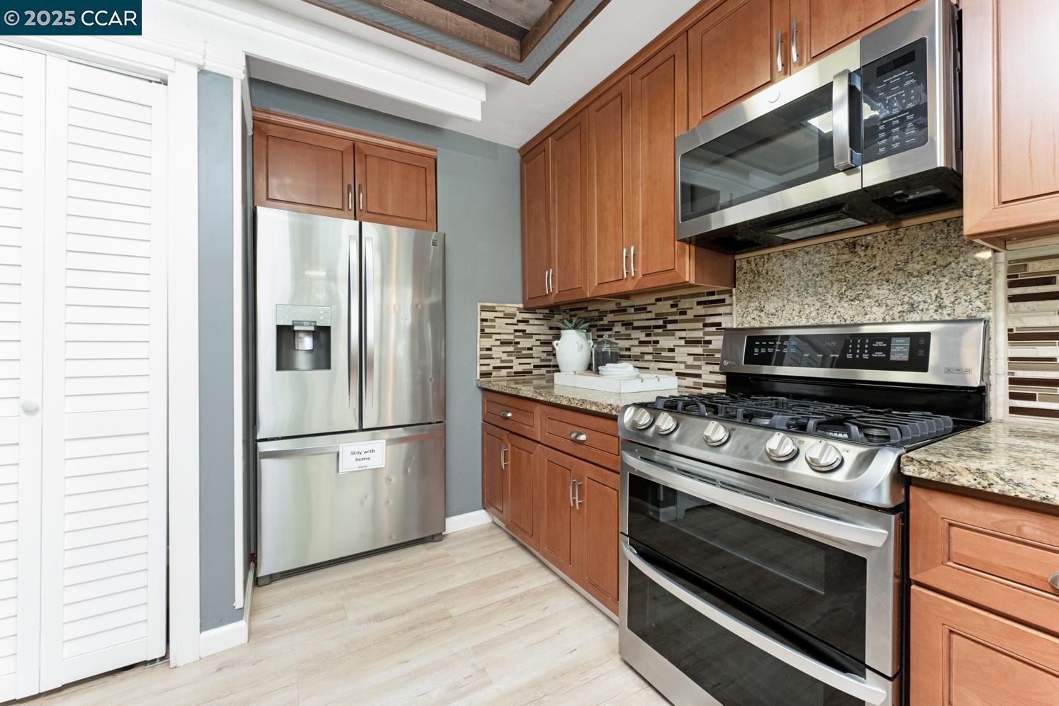 111 Edgehill Ct