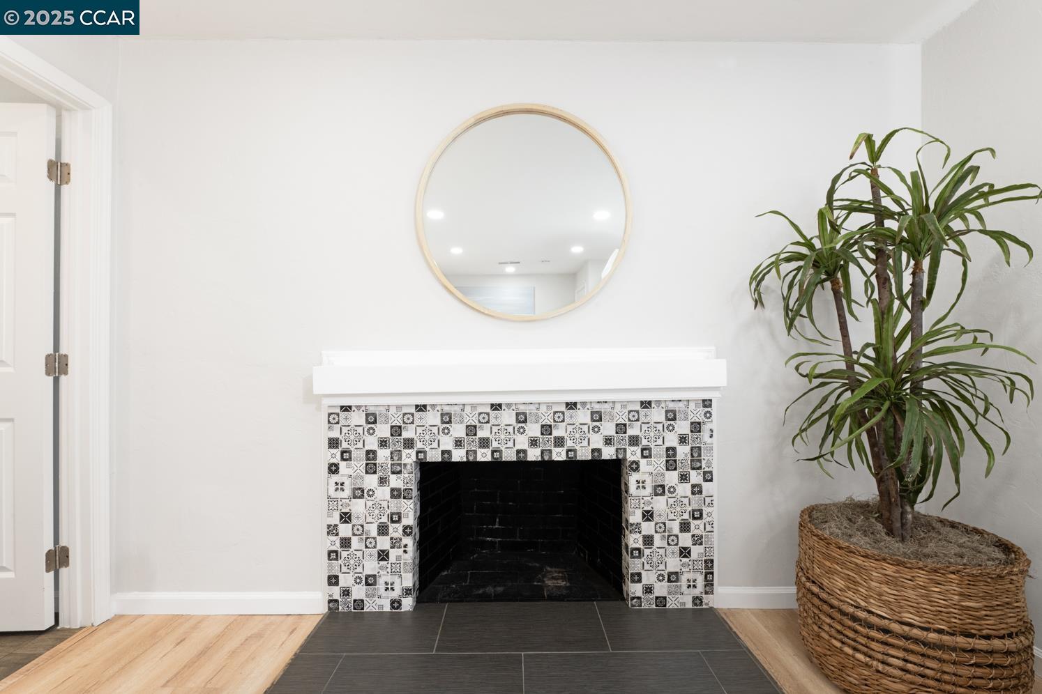 111 Edgehill Ct
