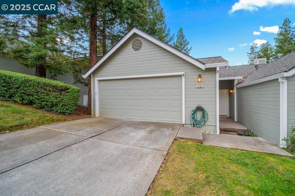 1207 Ridgeview Pl