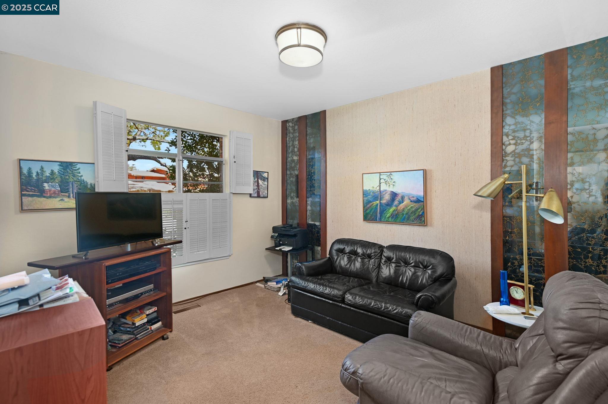 2530 Roundhill Dr.