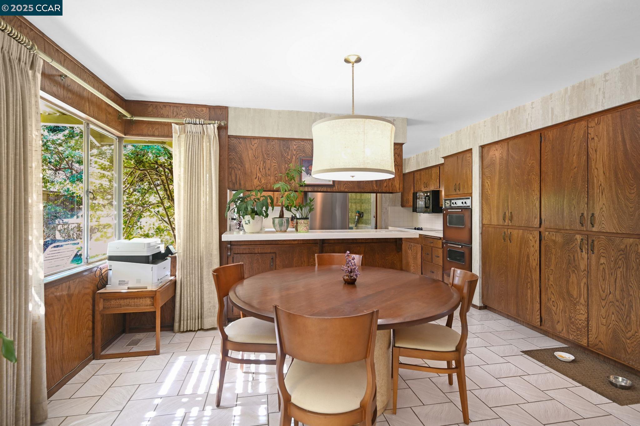 2530 Roundhill Dr.