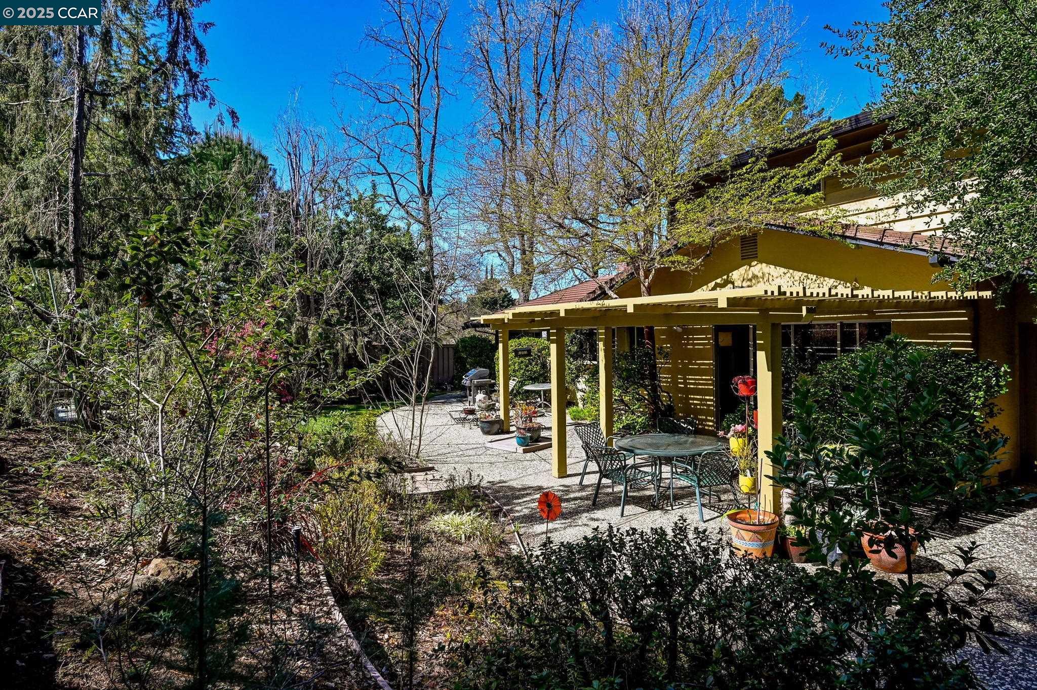 2530 Roundhill Dr.
