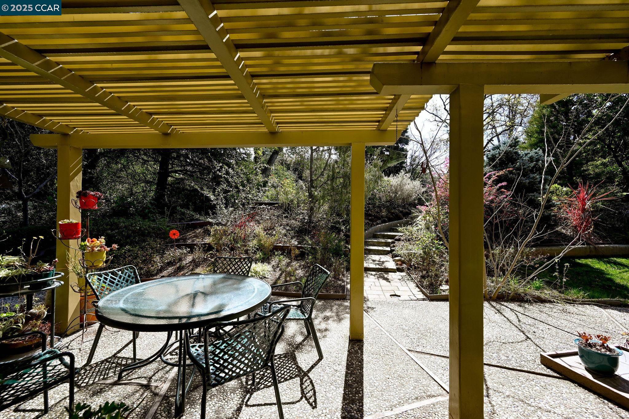 2530 Roundhill Dr.