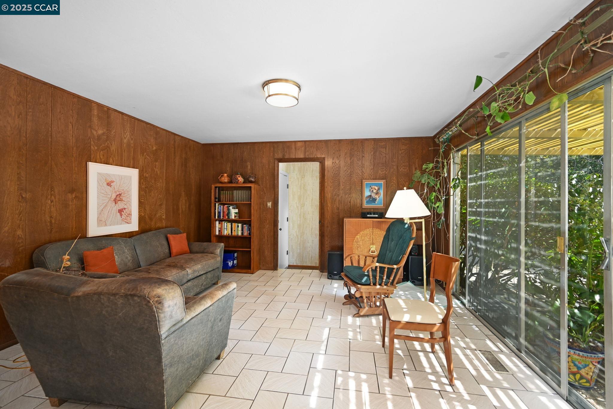2530 Roundhill Dr.