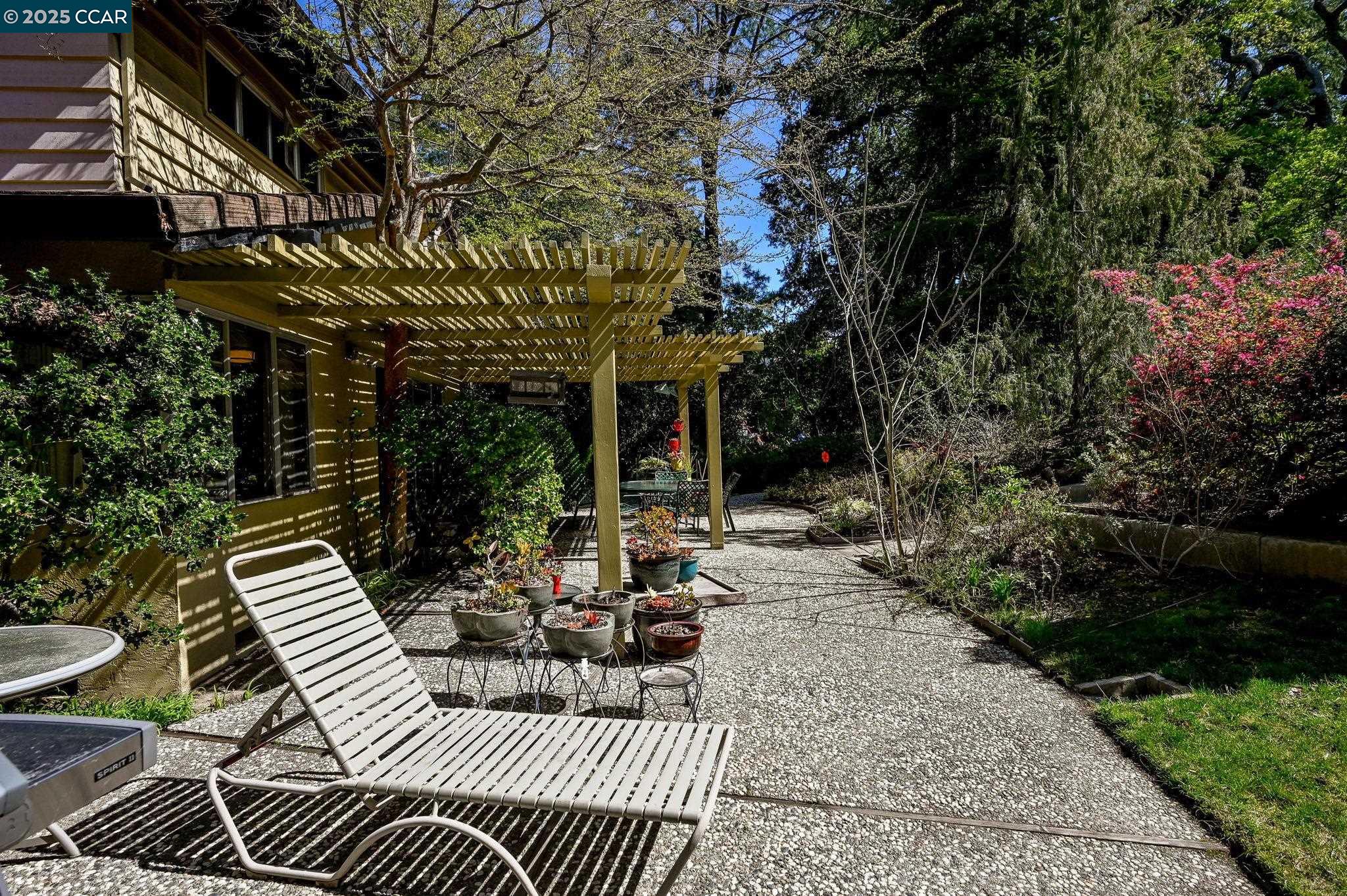 2530 Roundhill Dr.