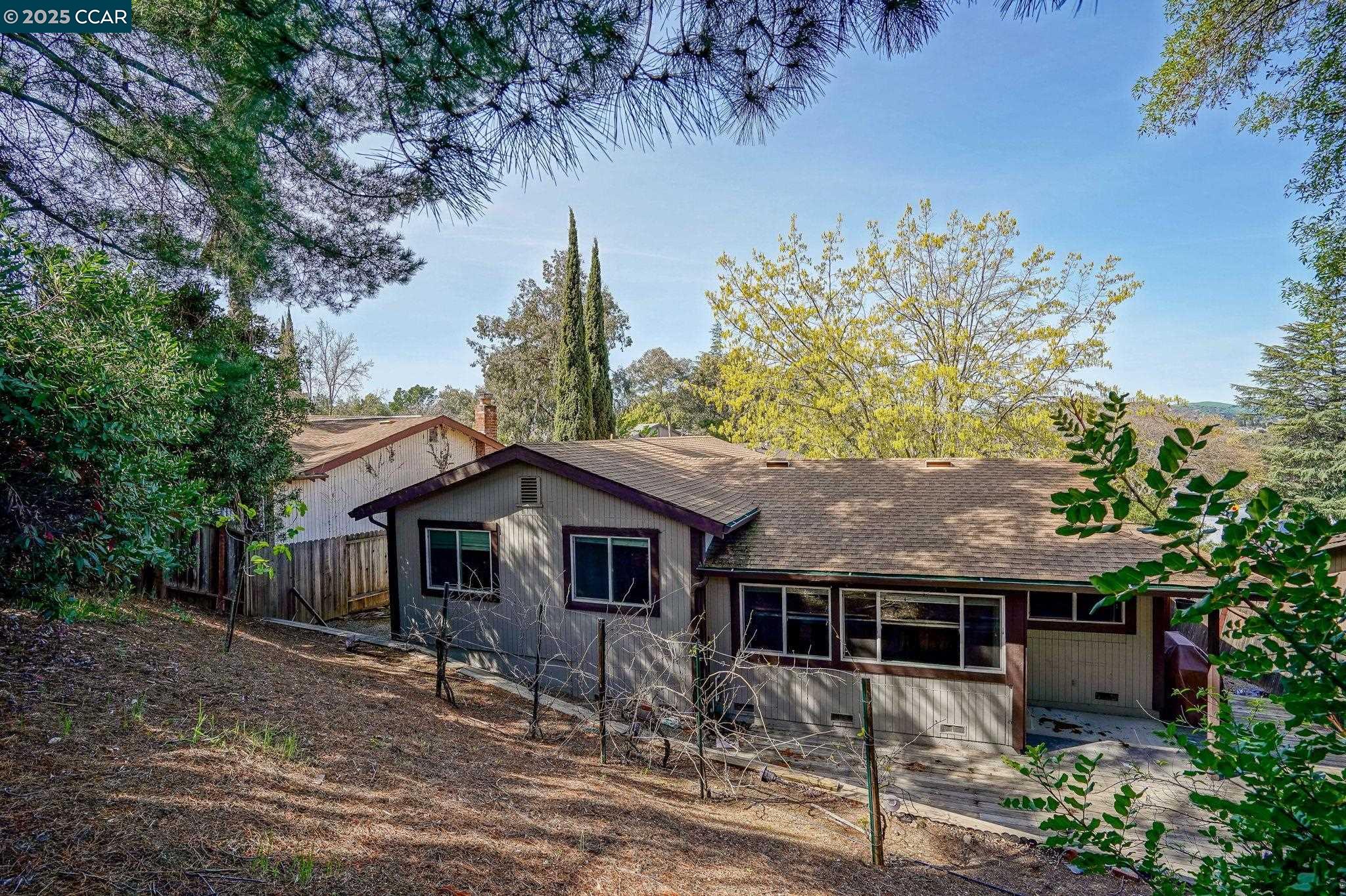 228 Holiday Hills Dr.