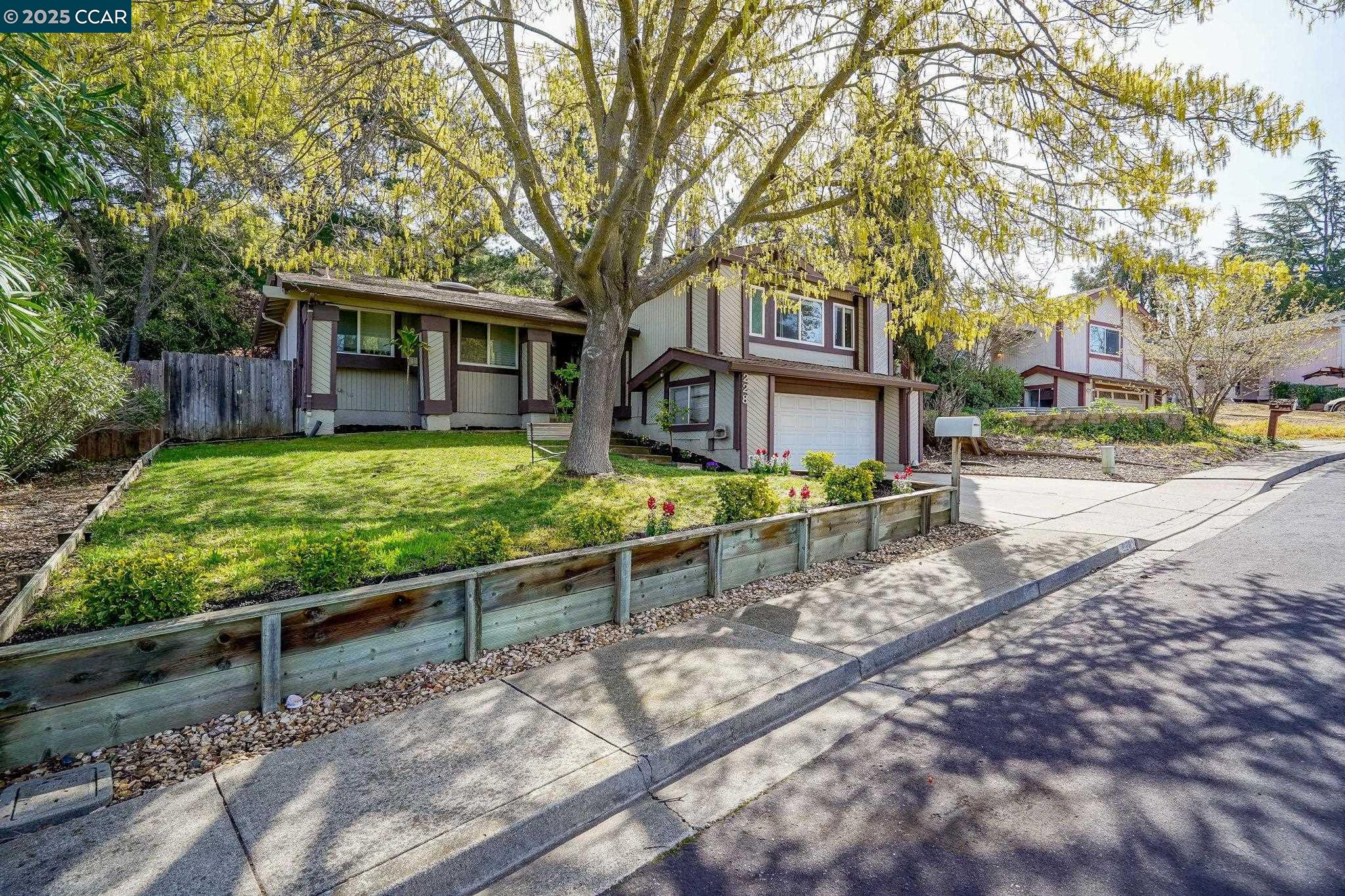 228 Holiday Hills Dr.