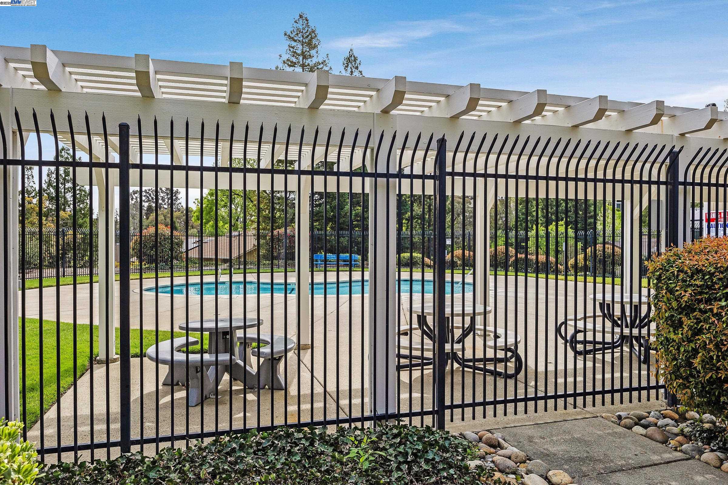 2413 Heatherleaf Ln