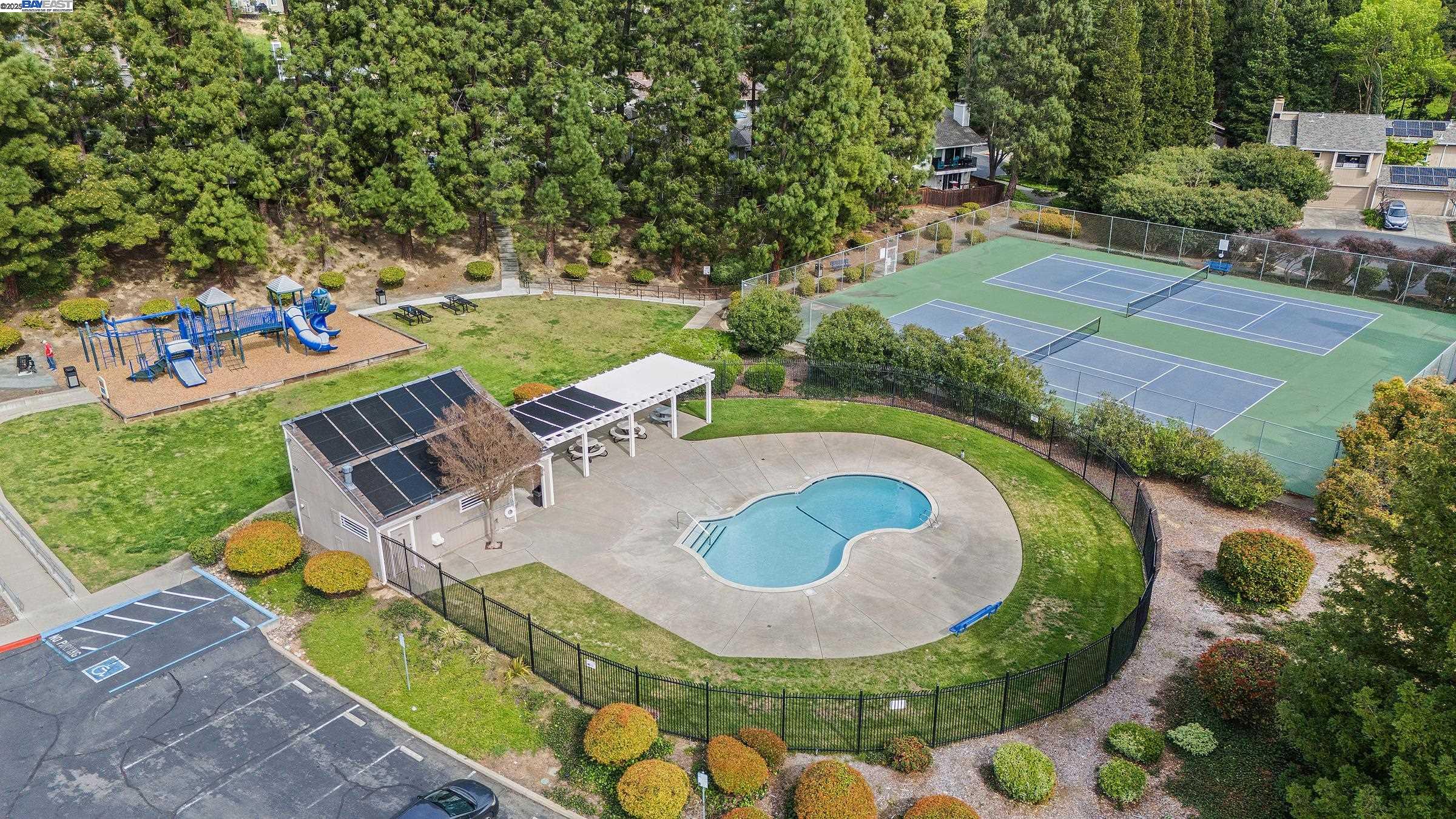 2413 Heatherleaf Ln