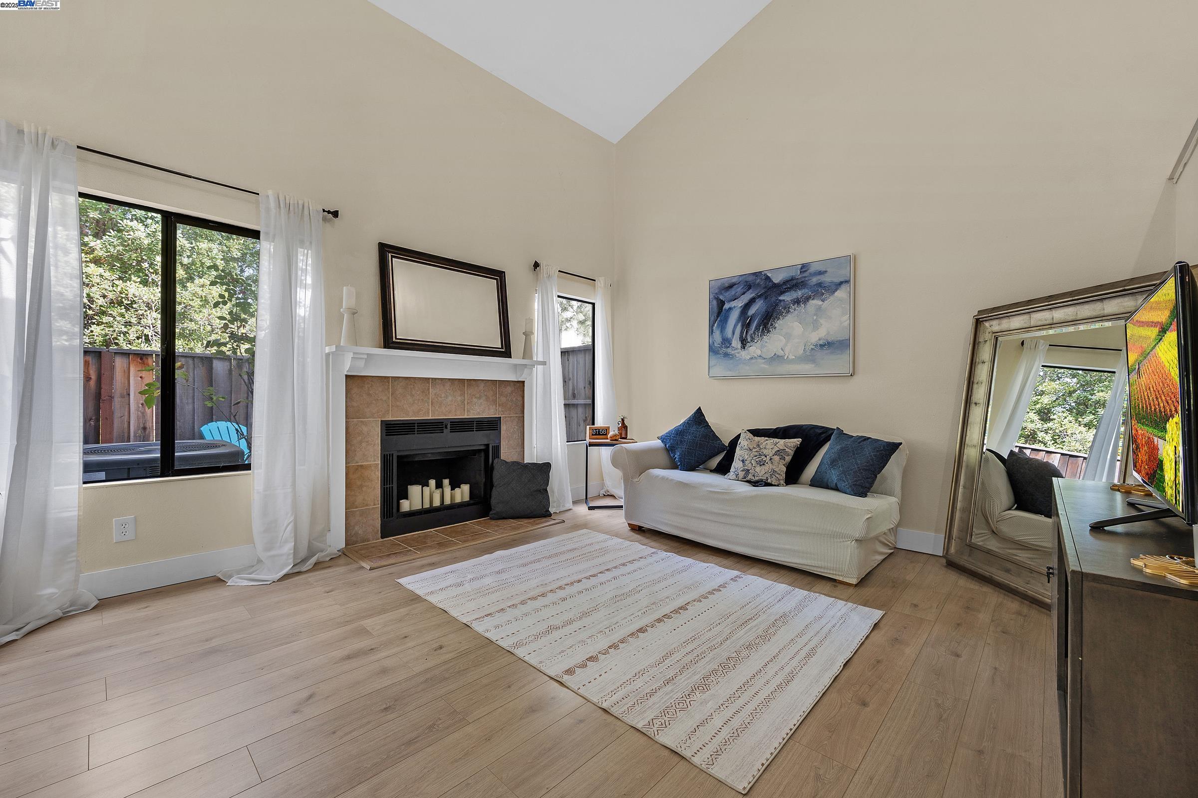2413 Heatherleaf Ln
