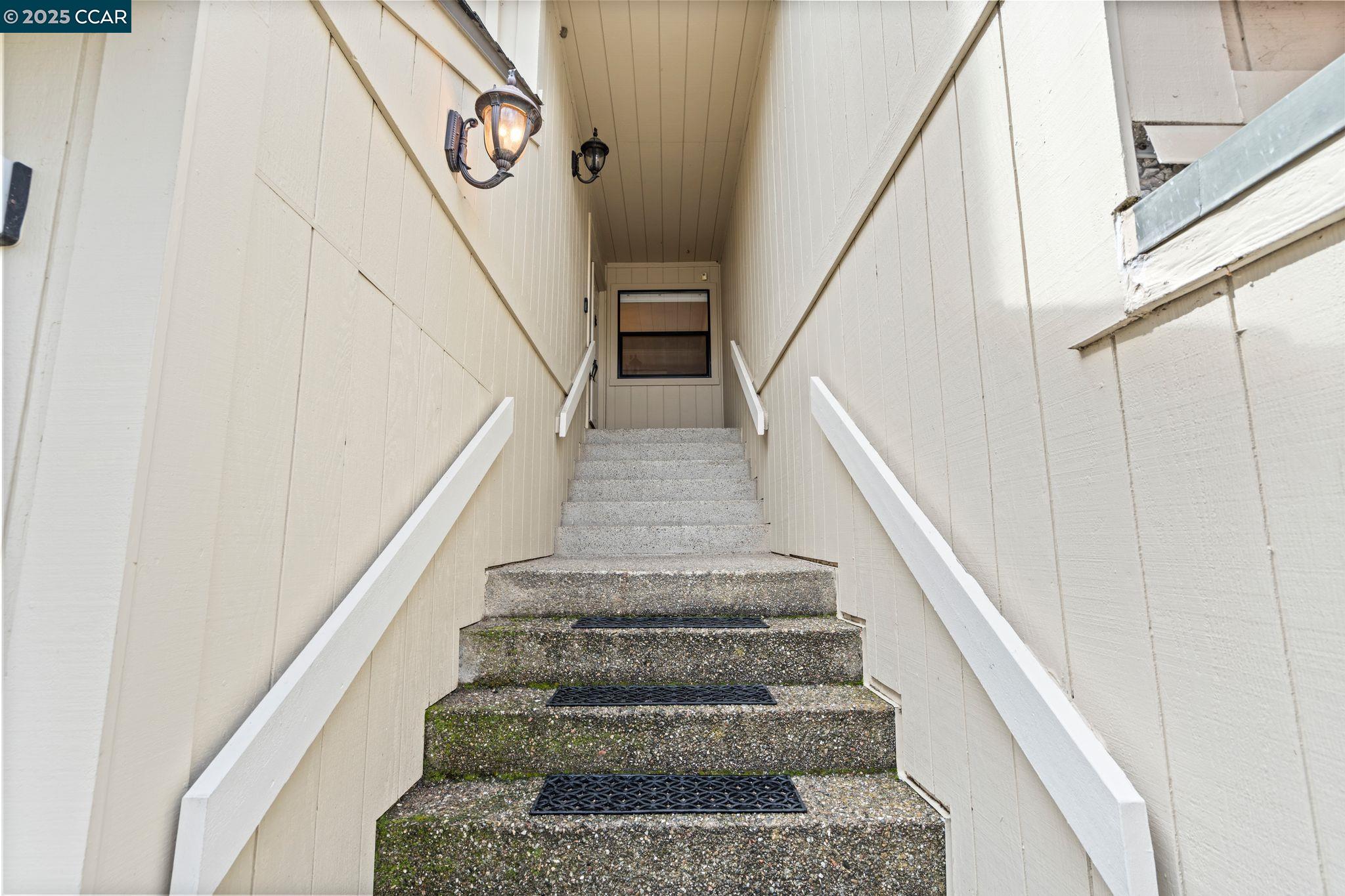 1823 Lamplight Ct