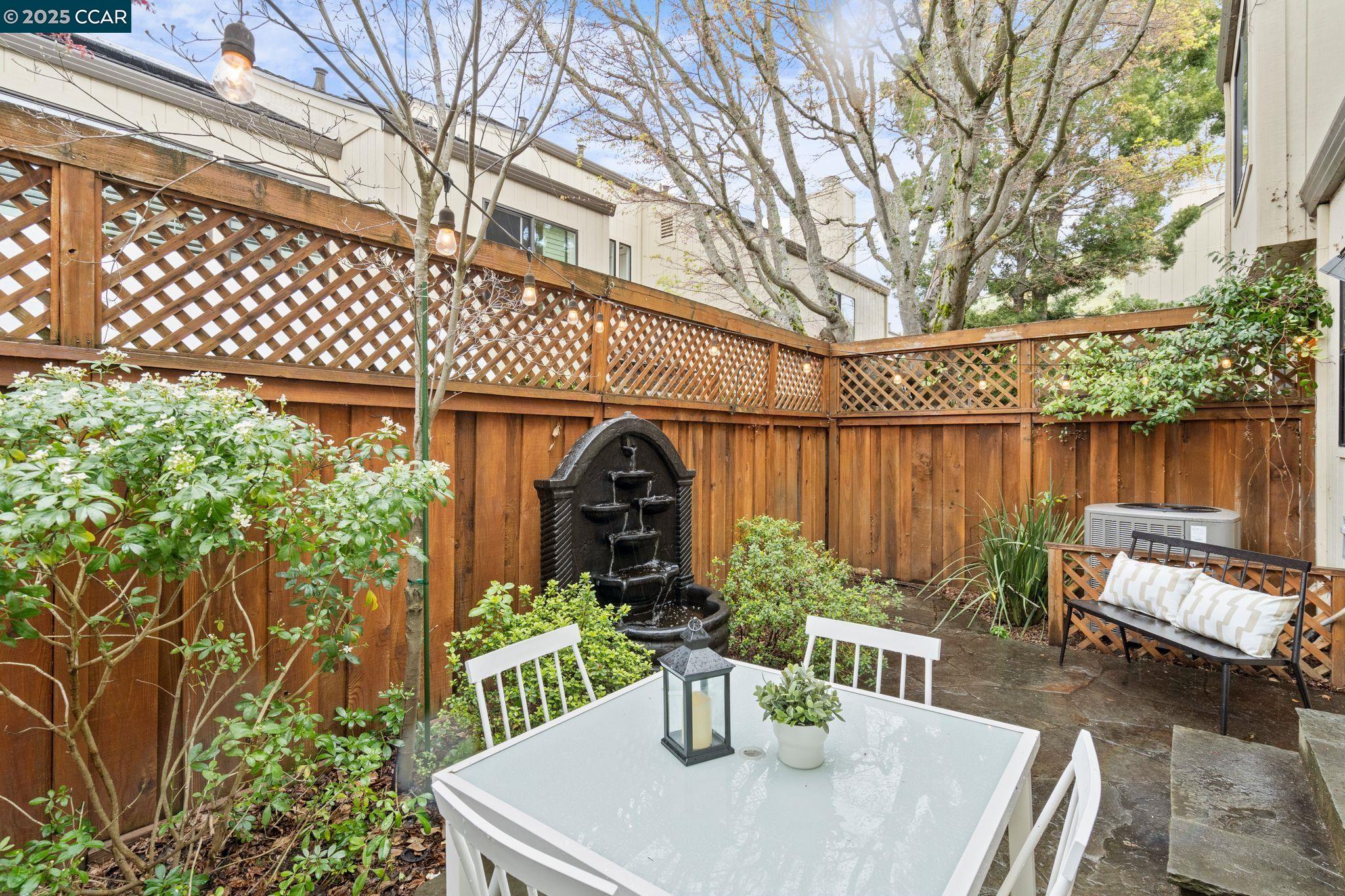 1823 Lamplight Ct