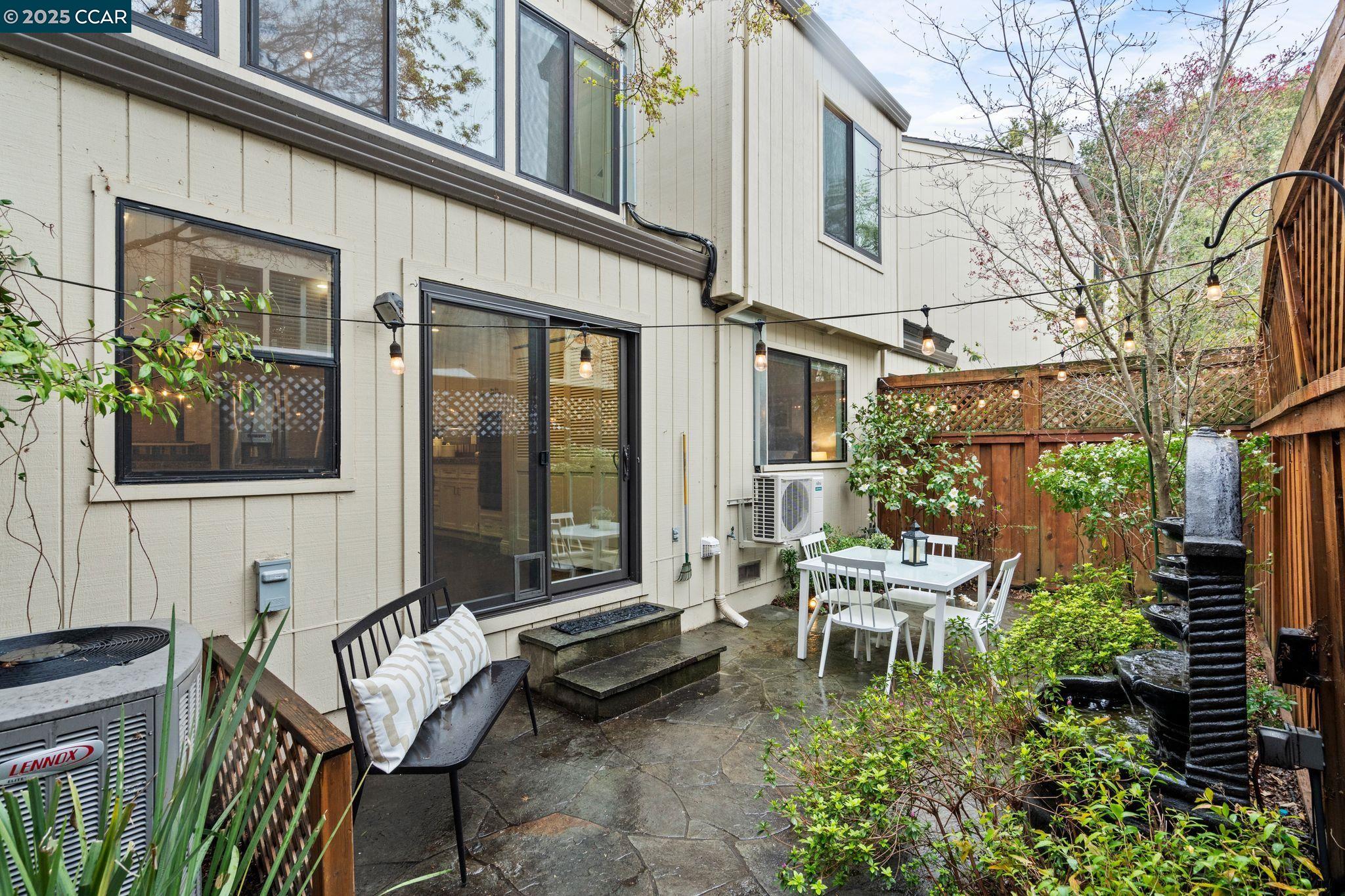 1823 Lamplight Ct