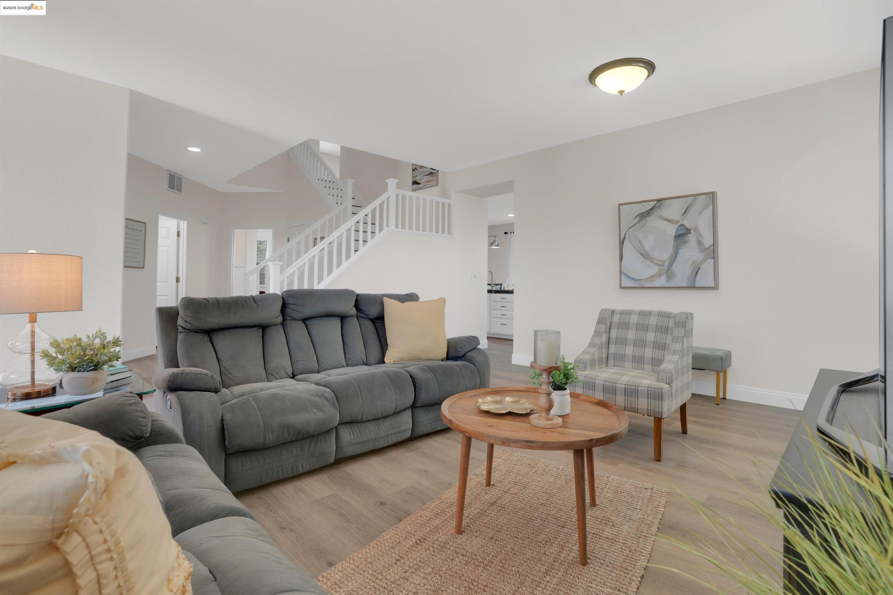 17 Lowell Ct