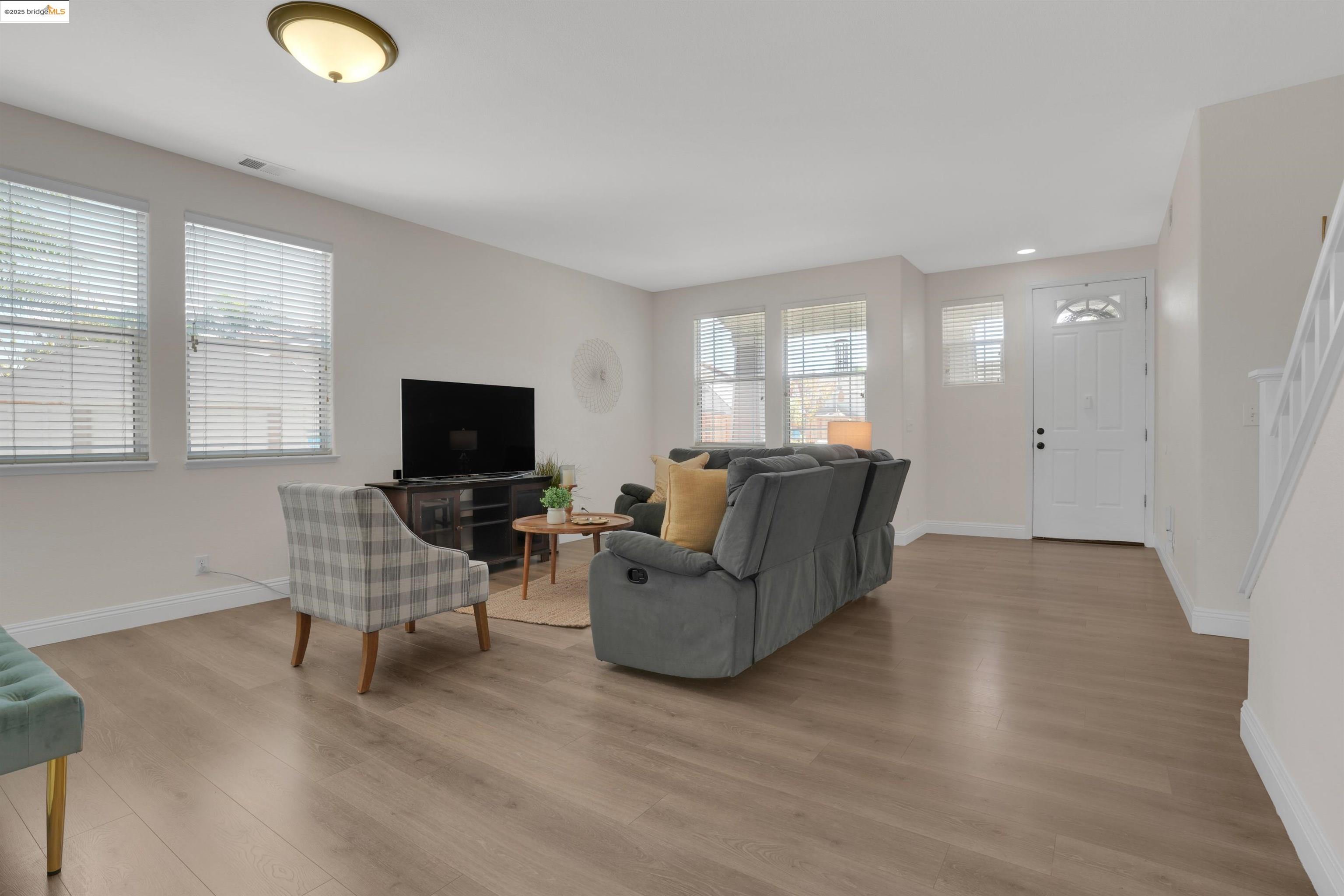 17 Lowell Ct