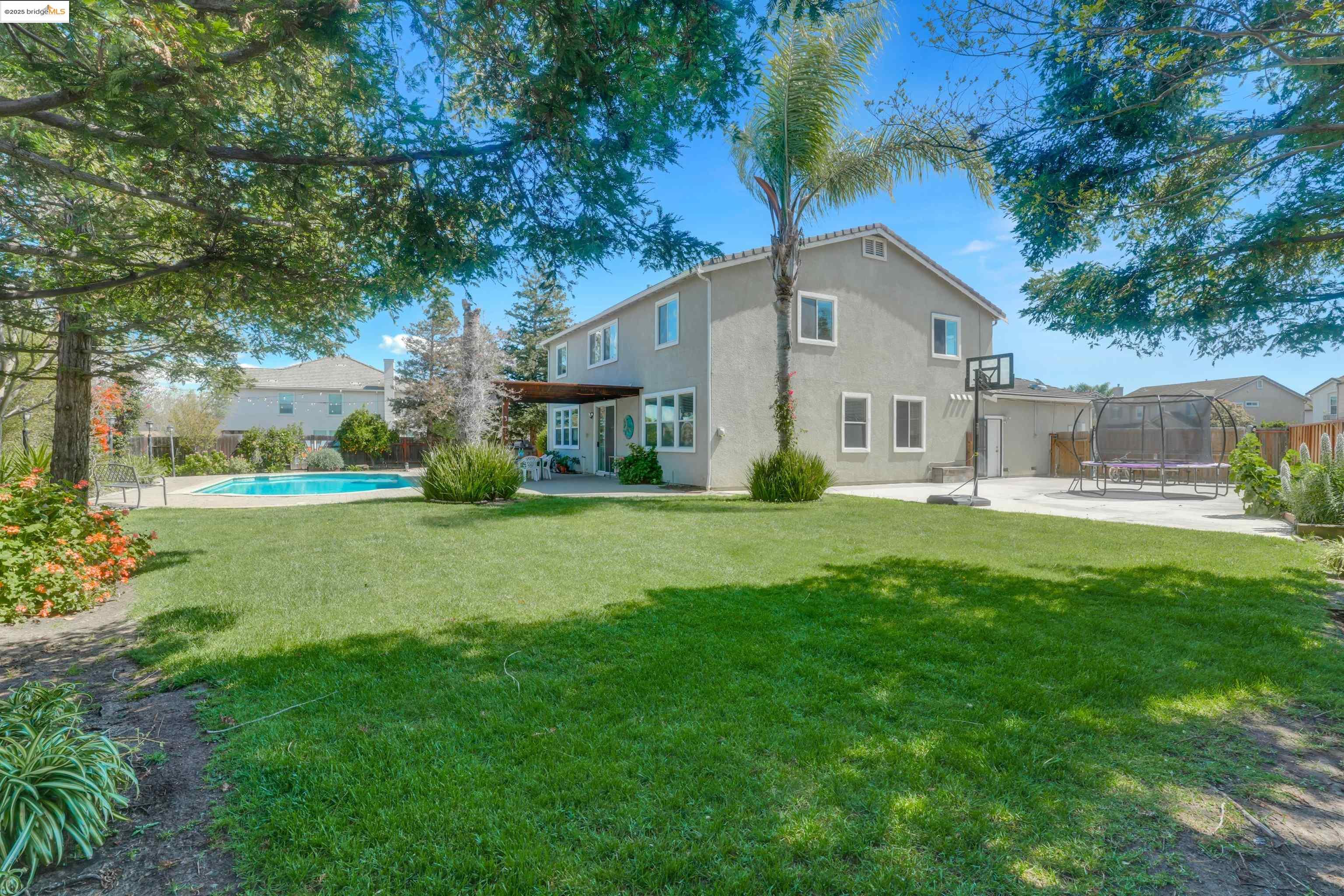 17 Lowell Ct