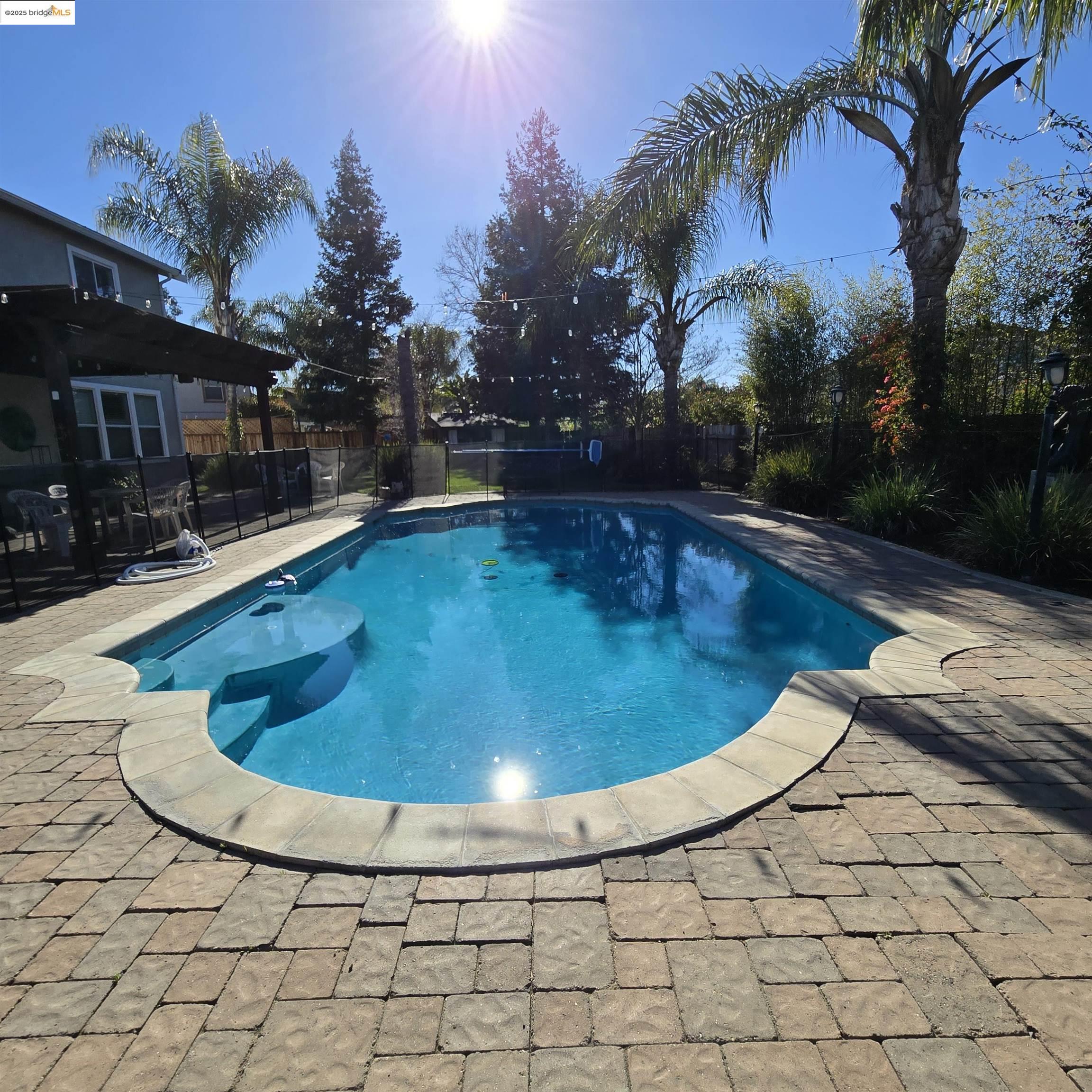 17 Lowell Ct