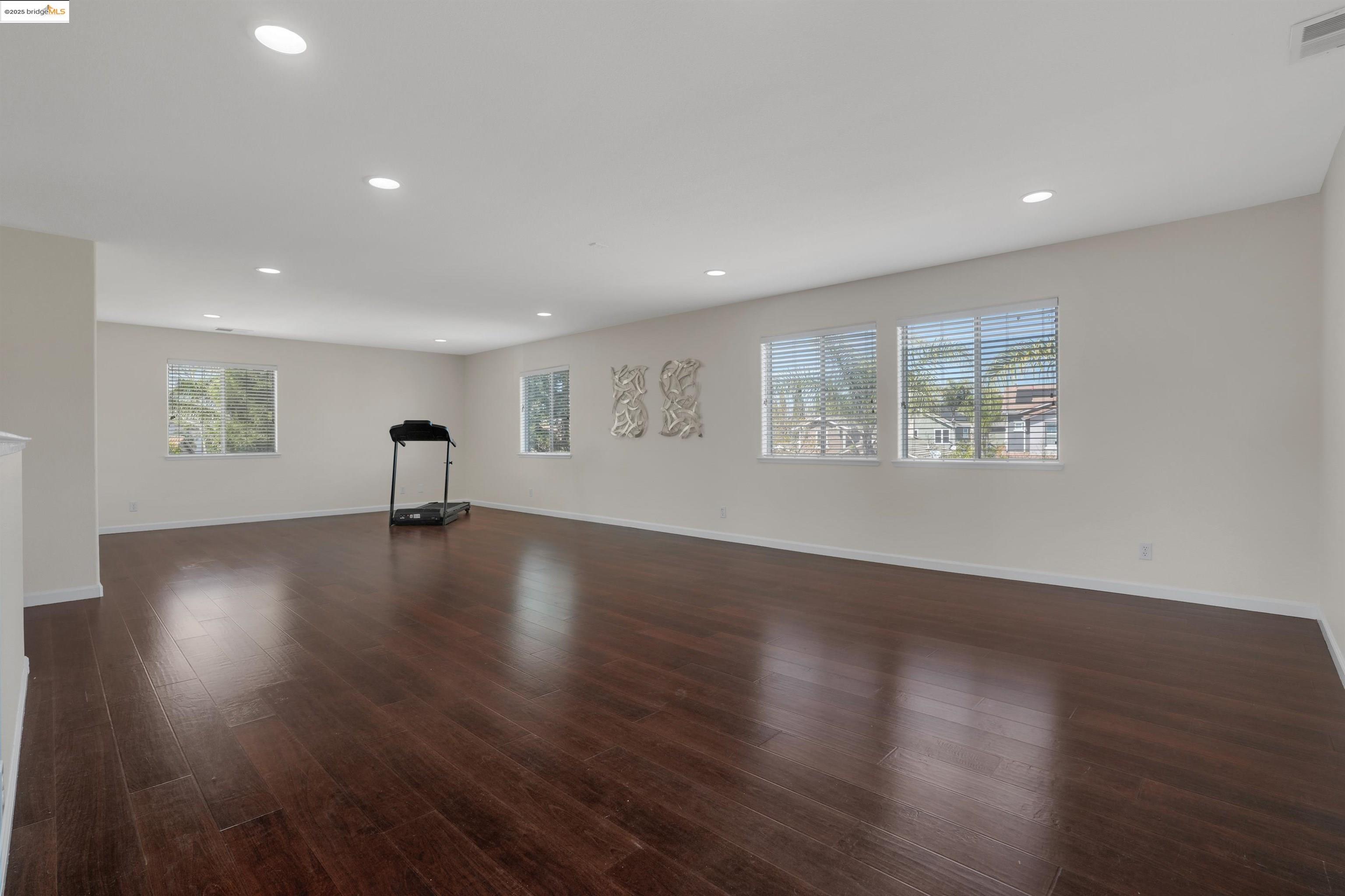 17 Lowell Ct