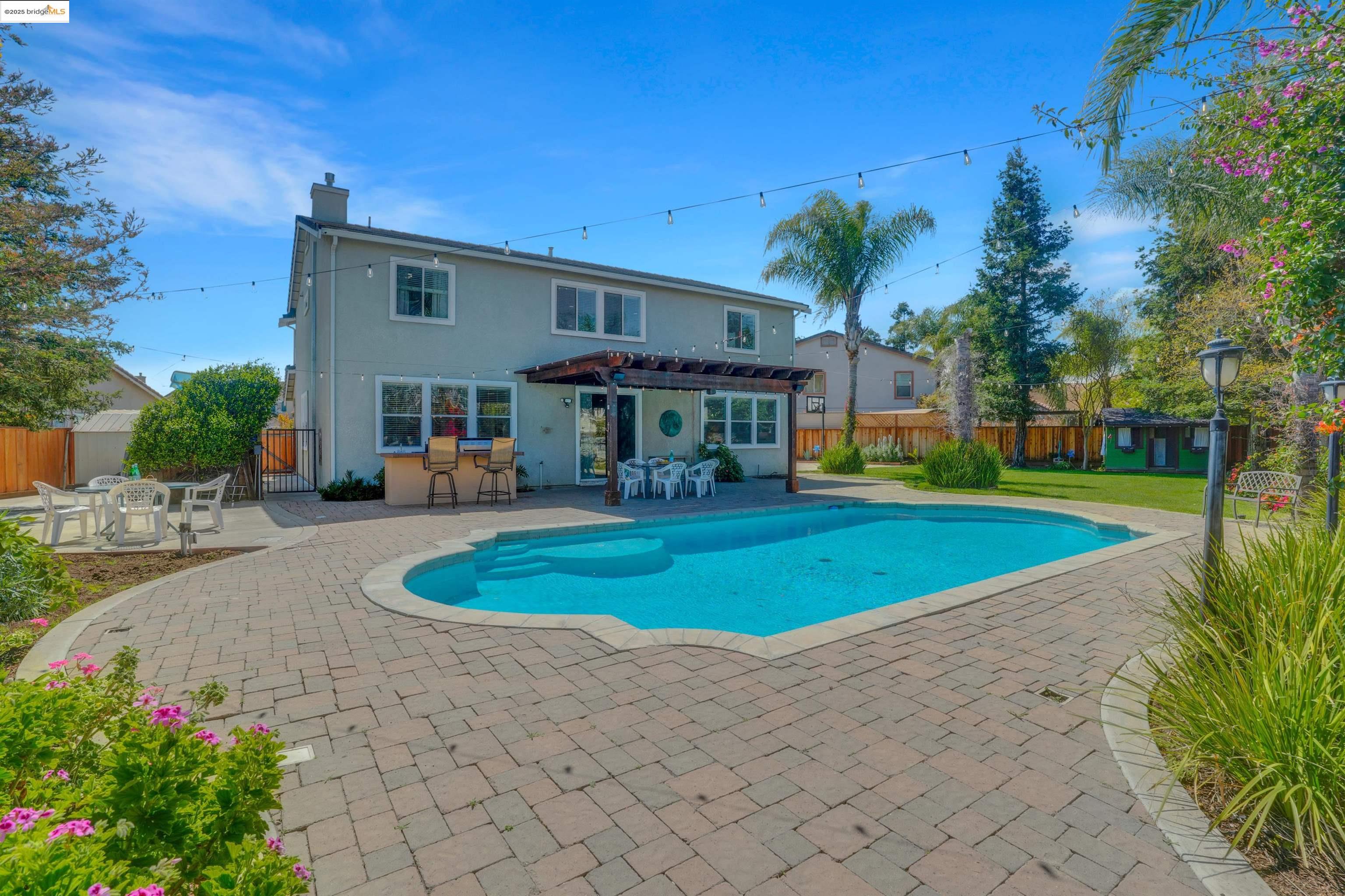 17 Lowell Ct