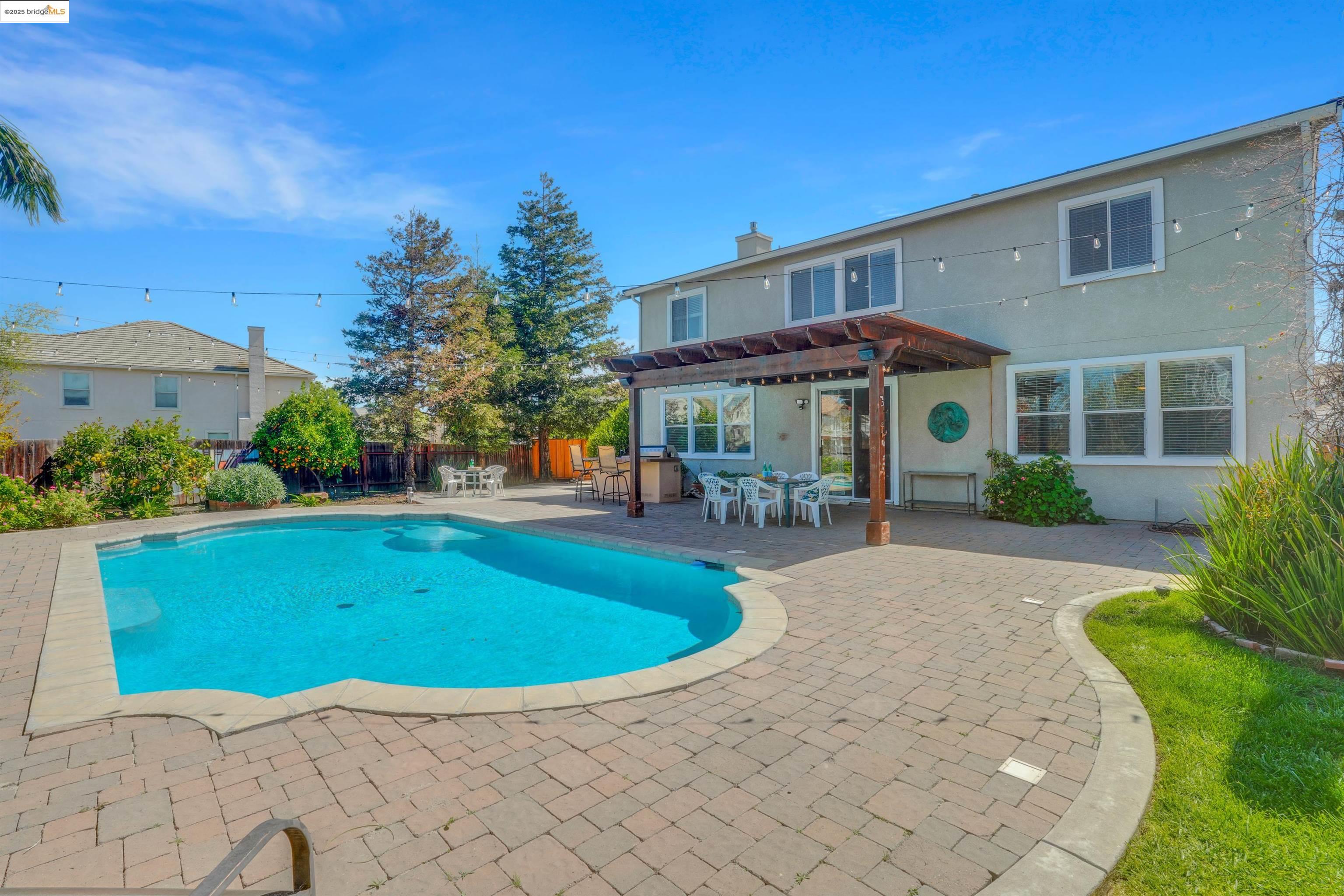 17 Lowell Ct