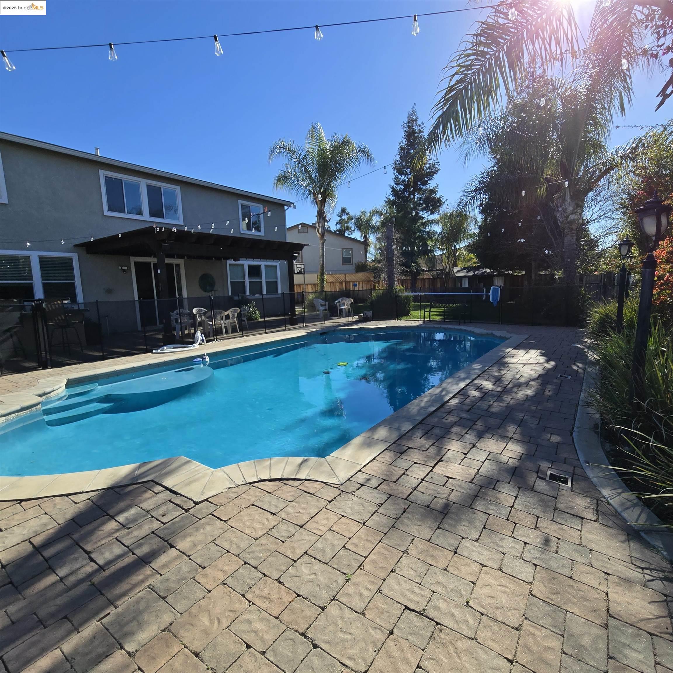 17 Lowell Ct