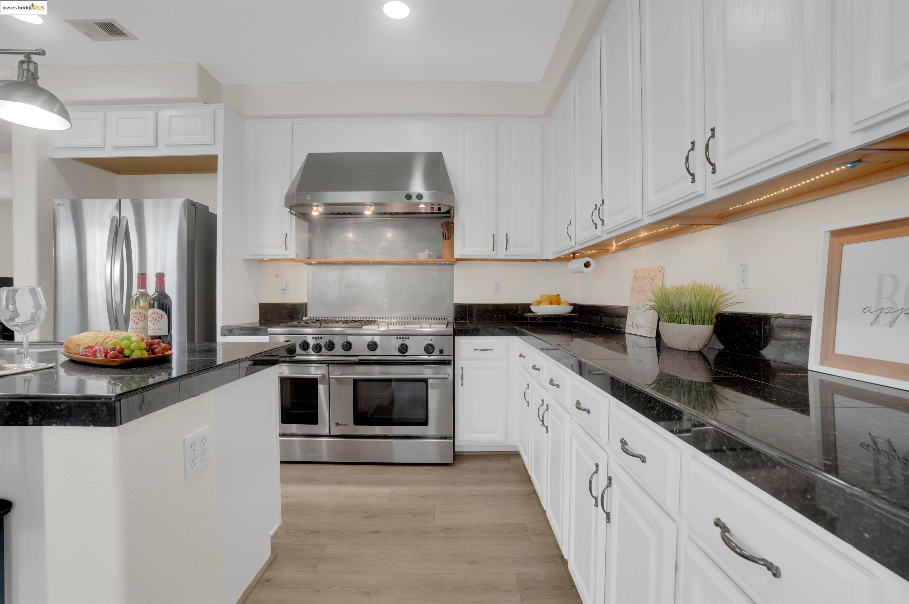 17 Lowell Ct