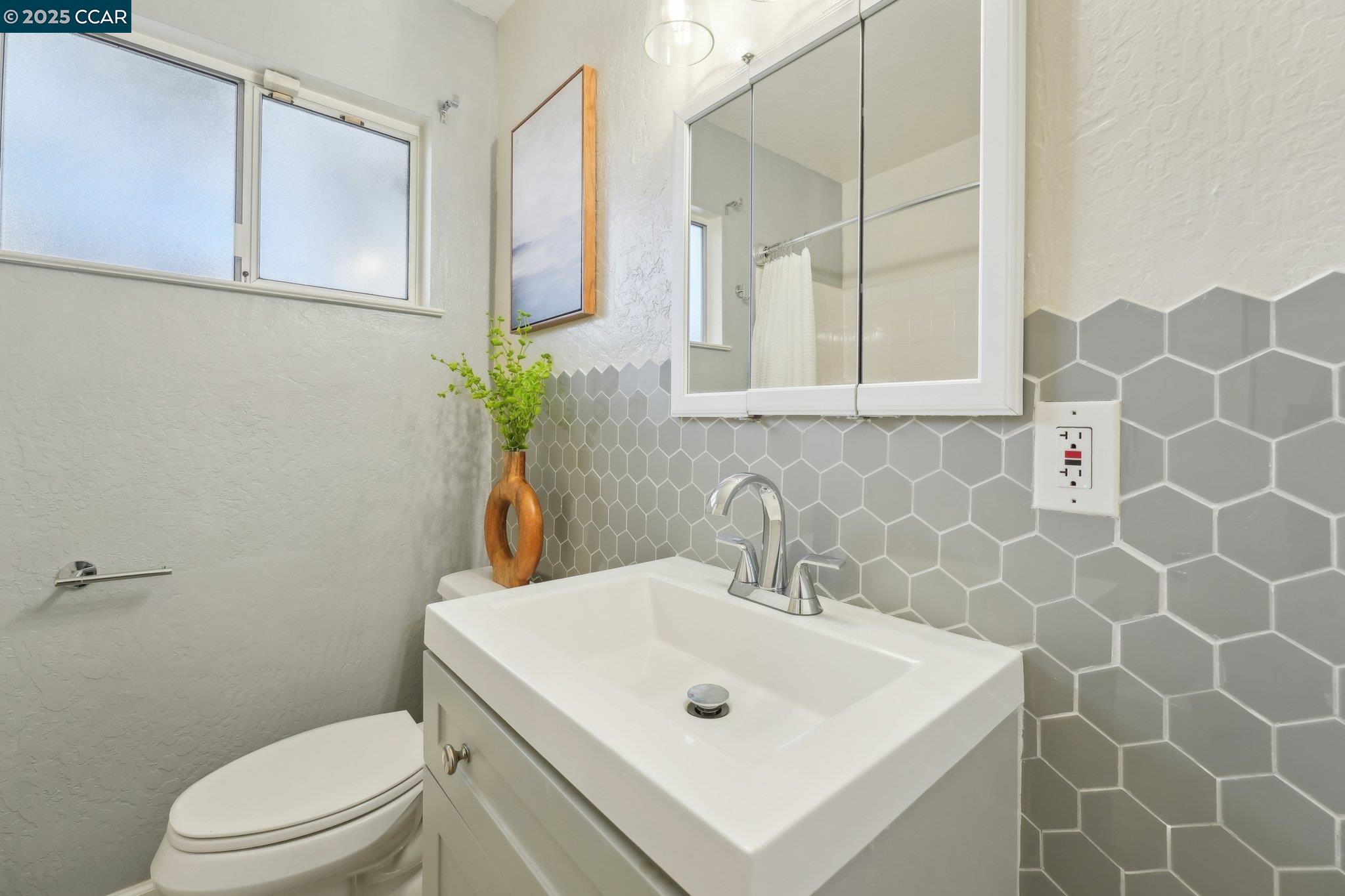 1837 Roche Dr