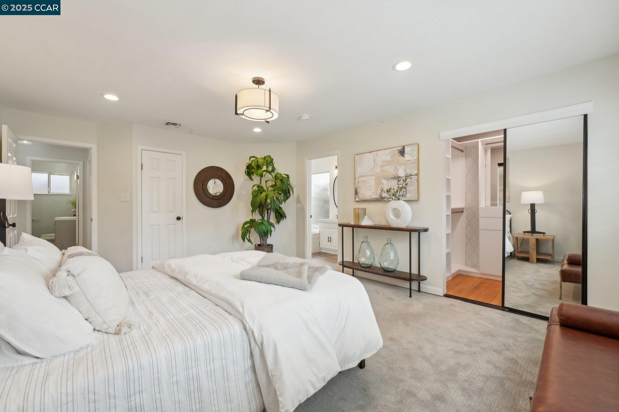 1837 Roche Dr