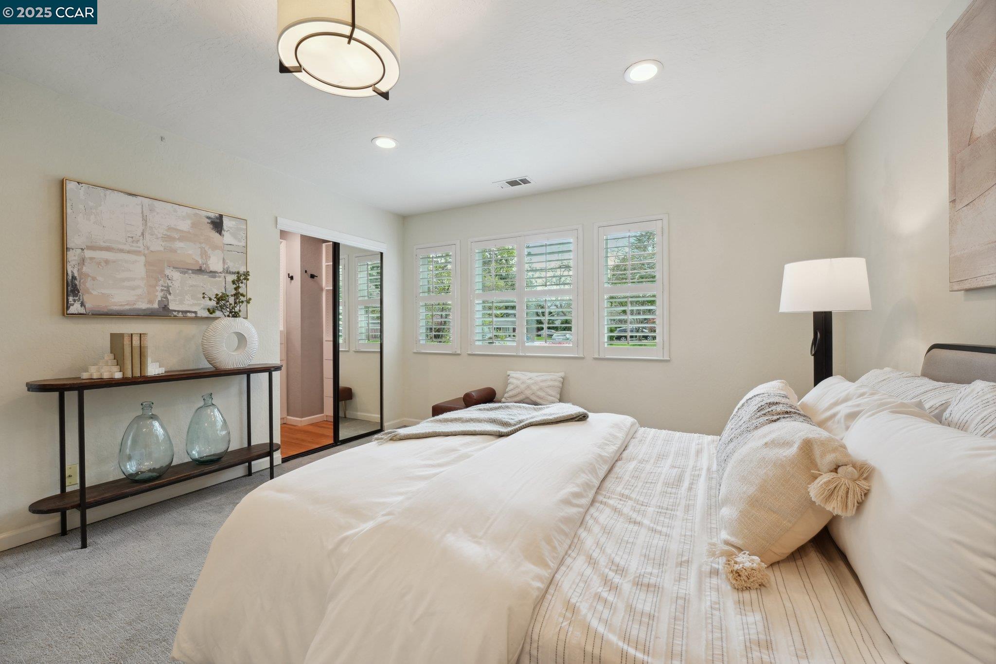 1837 Roche Dr