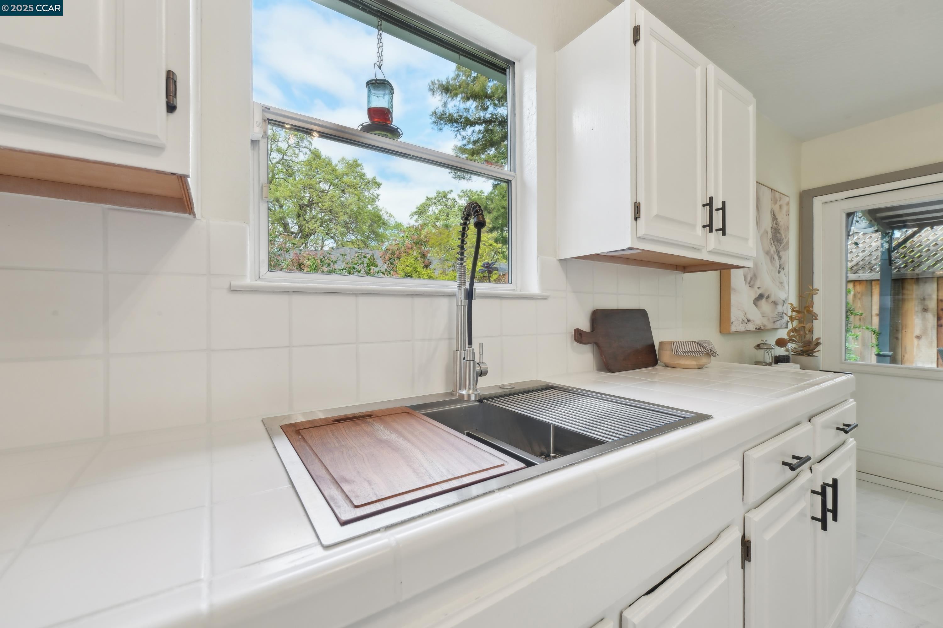 1837 Roche Dr