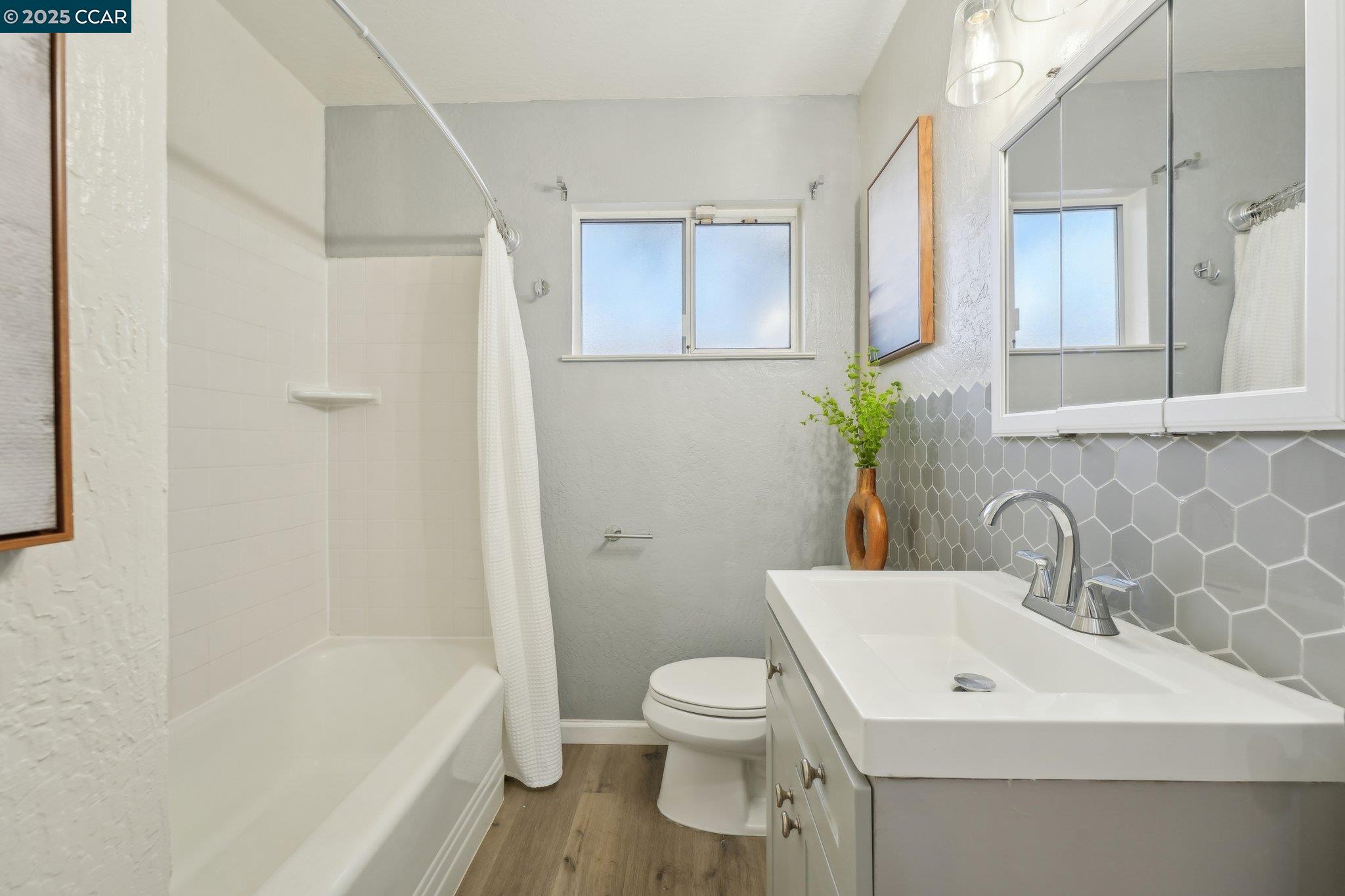 1837 Roche Dr