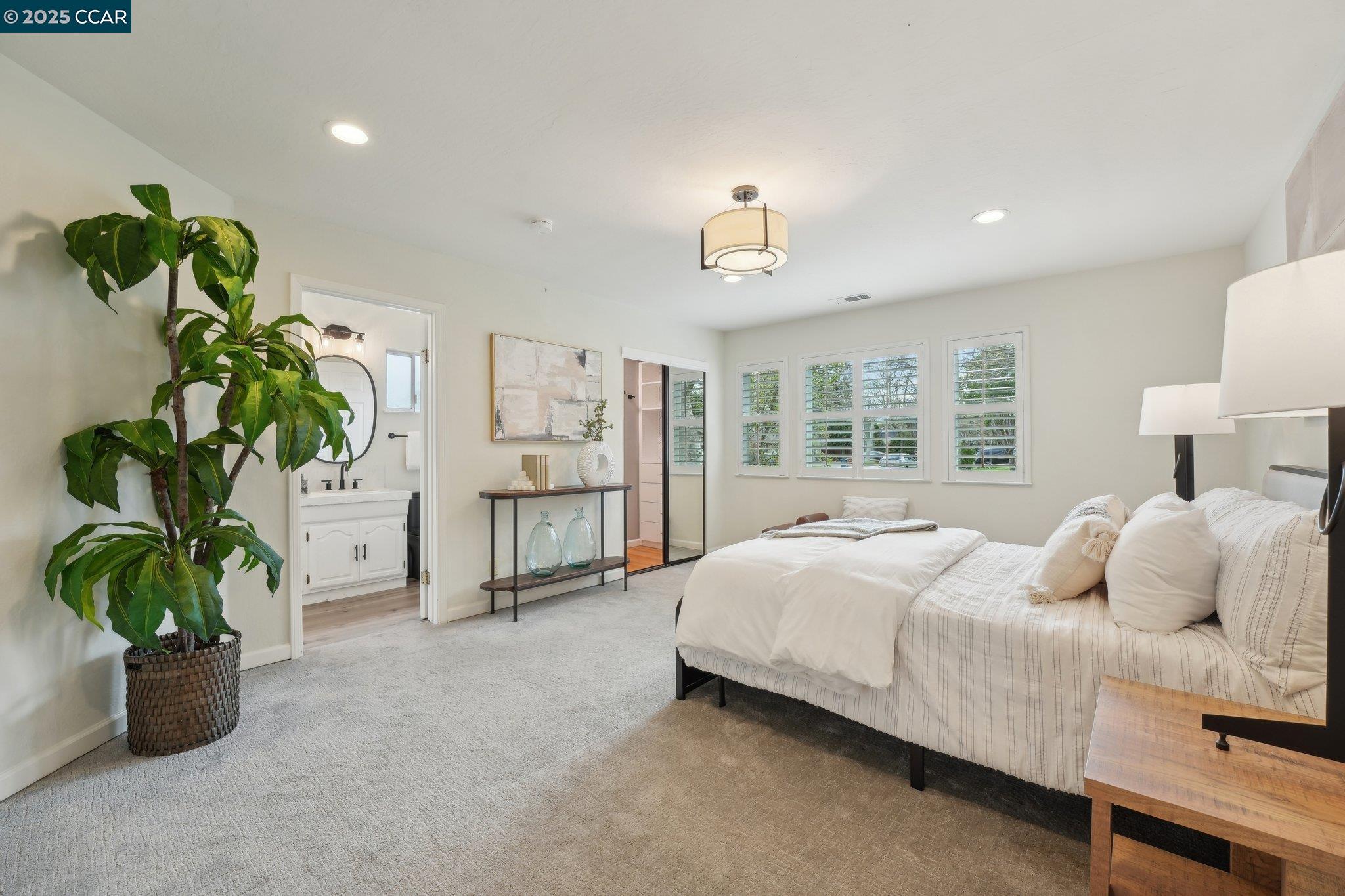 1837 Roche Dr