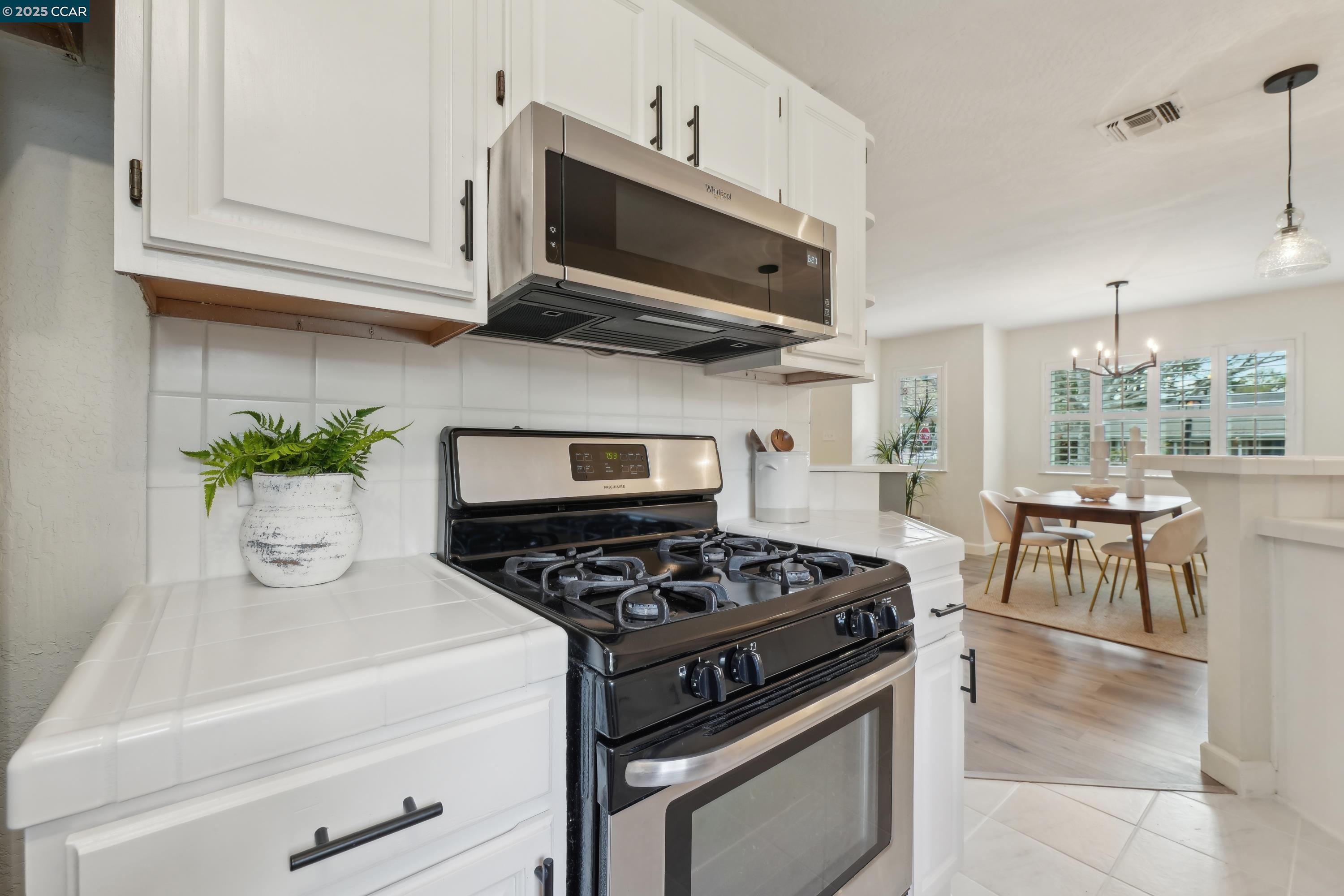 1837 Roche Dr