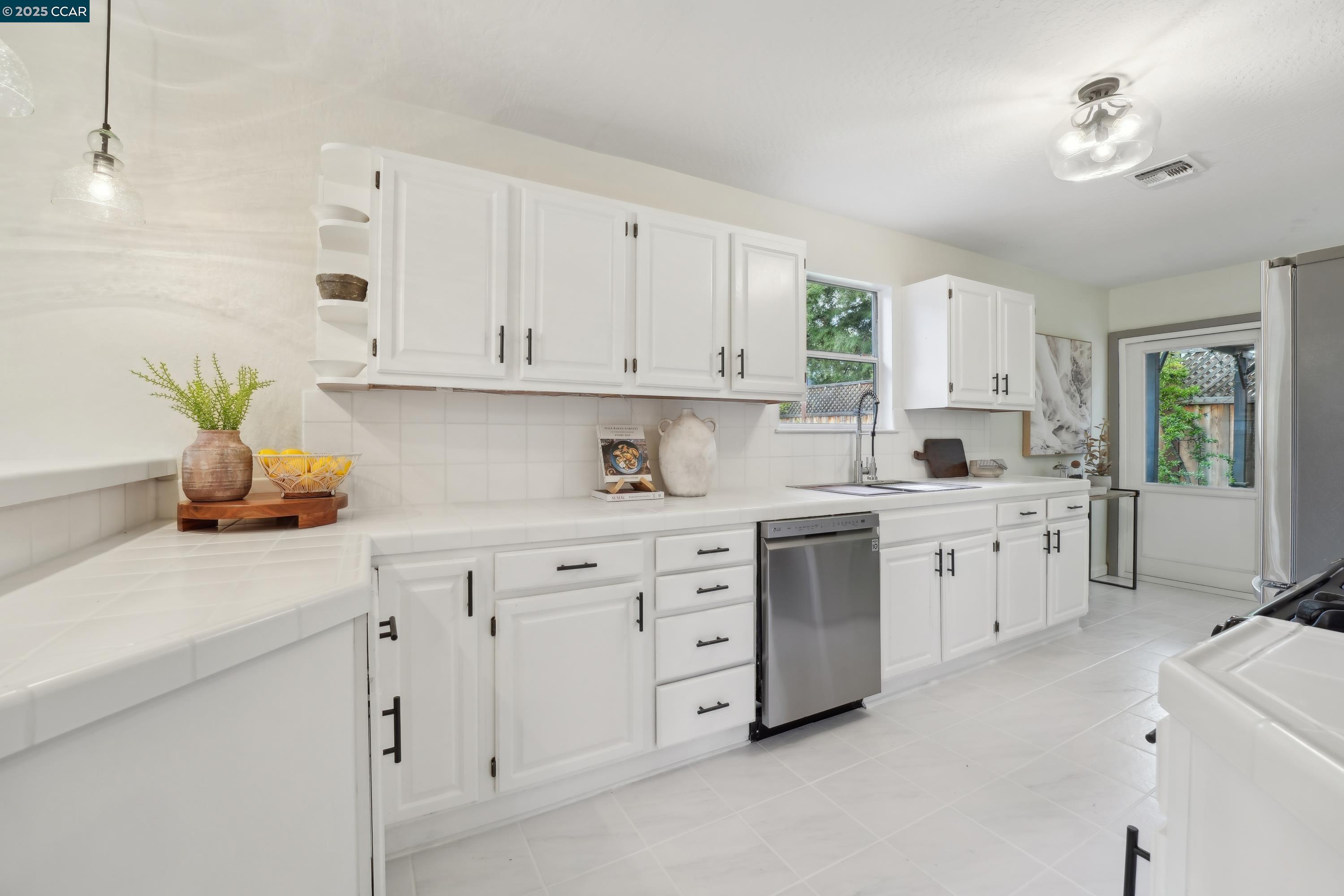 1837 Roche Dr